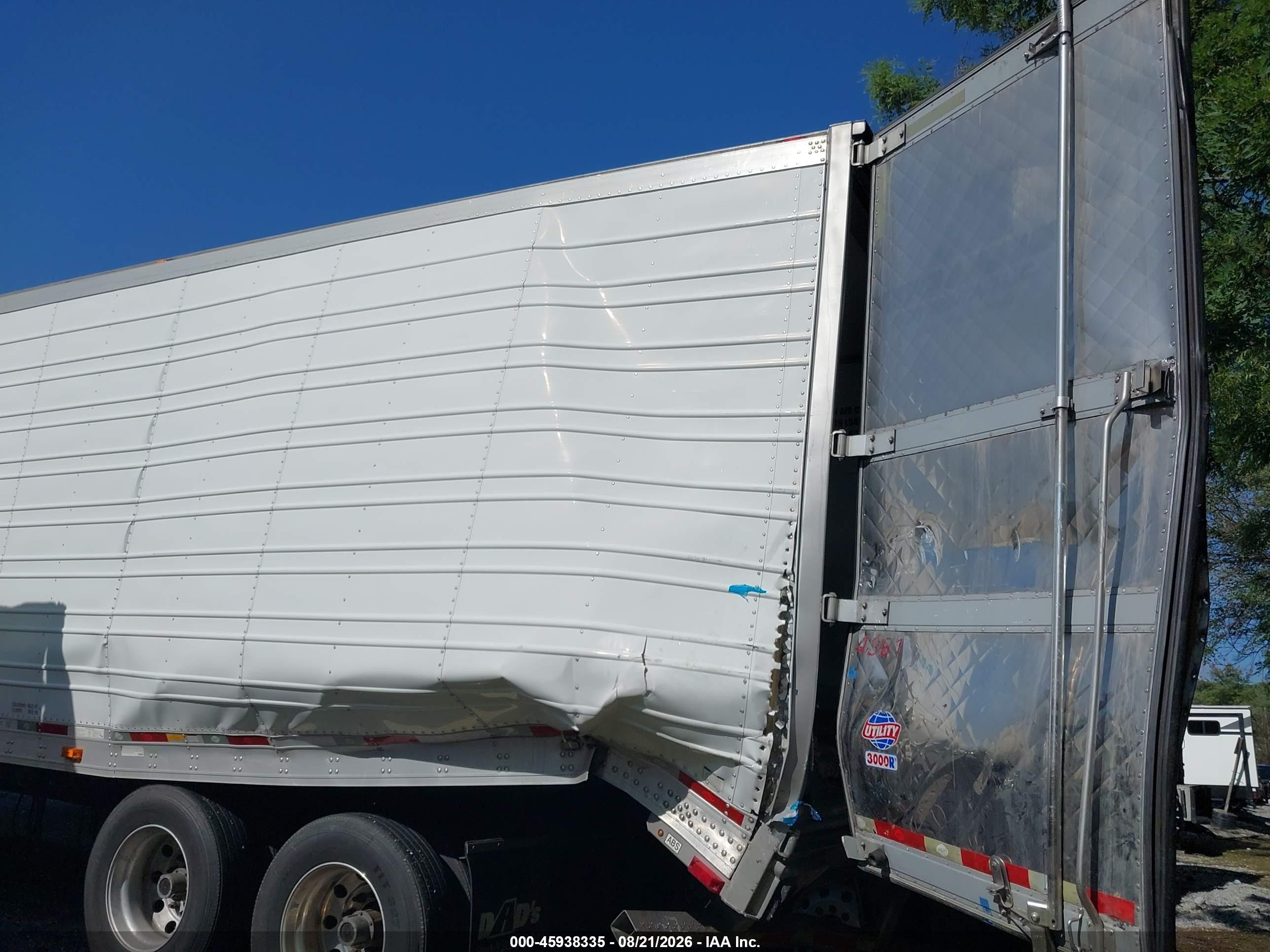 2020 Utility Trailer Mfg 53' Reefer Semi Trailer VIN 1UYVS2536L2799680 IAAI salvage auction — Rear End, Salvage (Illinois), sold $7,700 on 2026-10-07 (photo 6)
