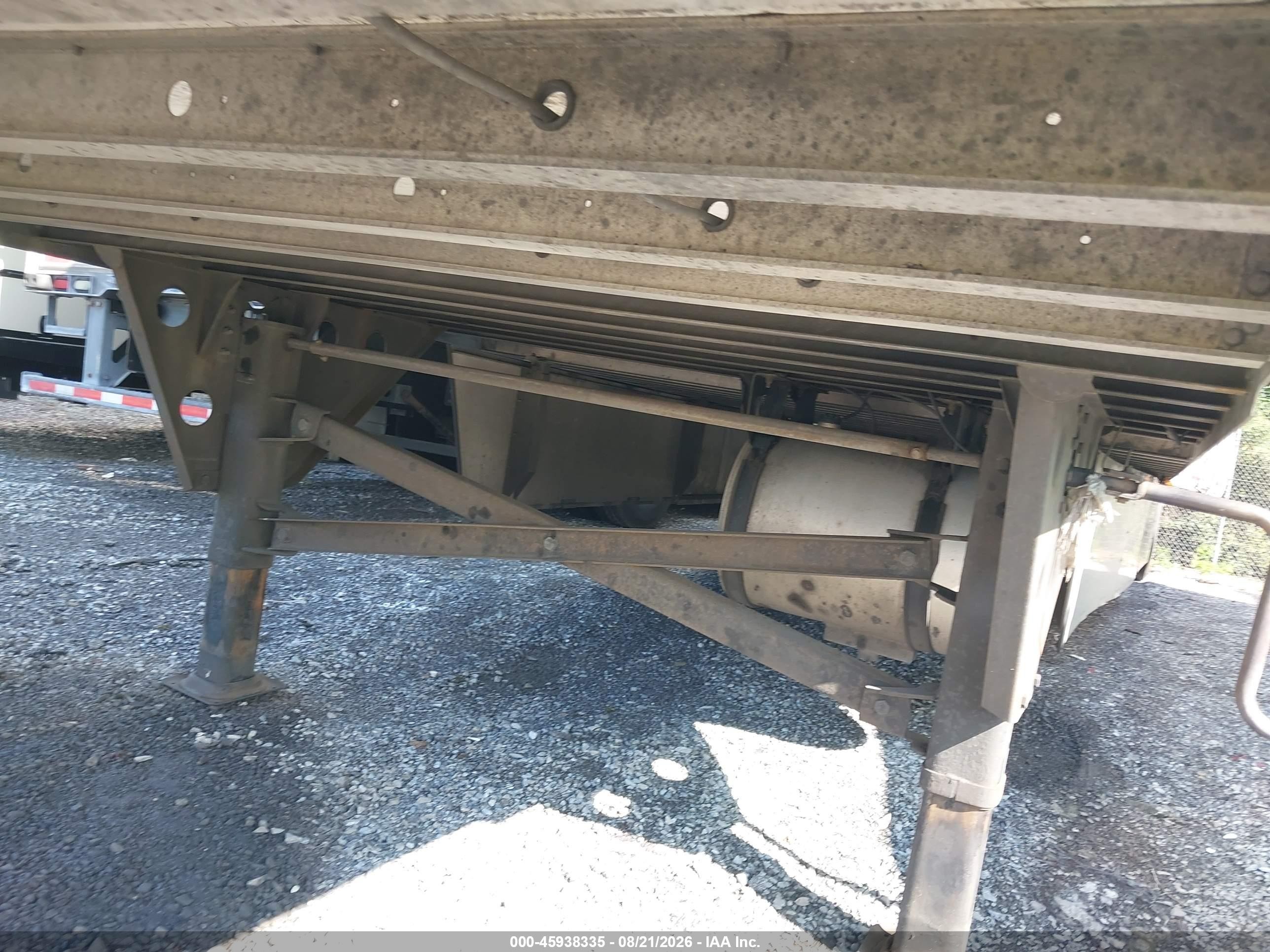 2020 Utility Trailer Mfg 53' Reefer Semi Trailer VIN 1UYVS2536L2799680 IAAI salvage auction — Rear End, Salvage (Illinois), sold $7,700 on 2026-10-07 (photo 7)