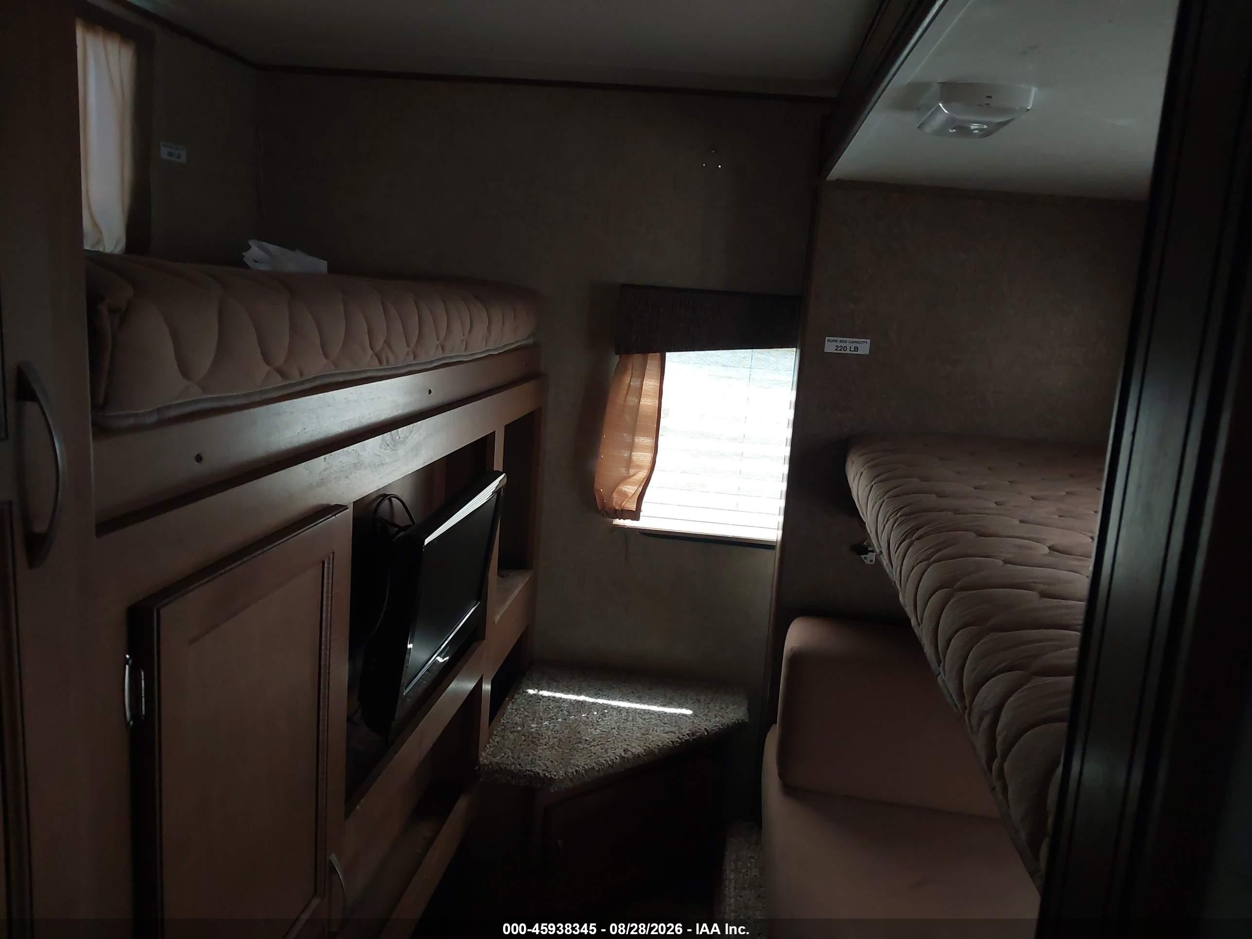 2016 Coachmen Apex VIN 5ZT2CXVB2GA007344 IAAI salvage auction — Storm Damage, Clear (Michigan), sold $2,650 on 2026-09-23 (photo 8)