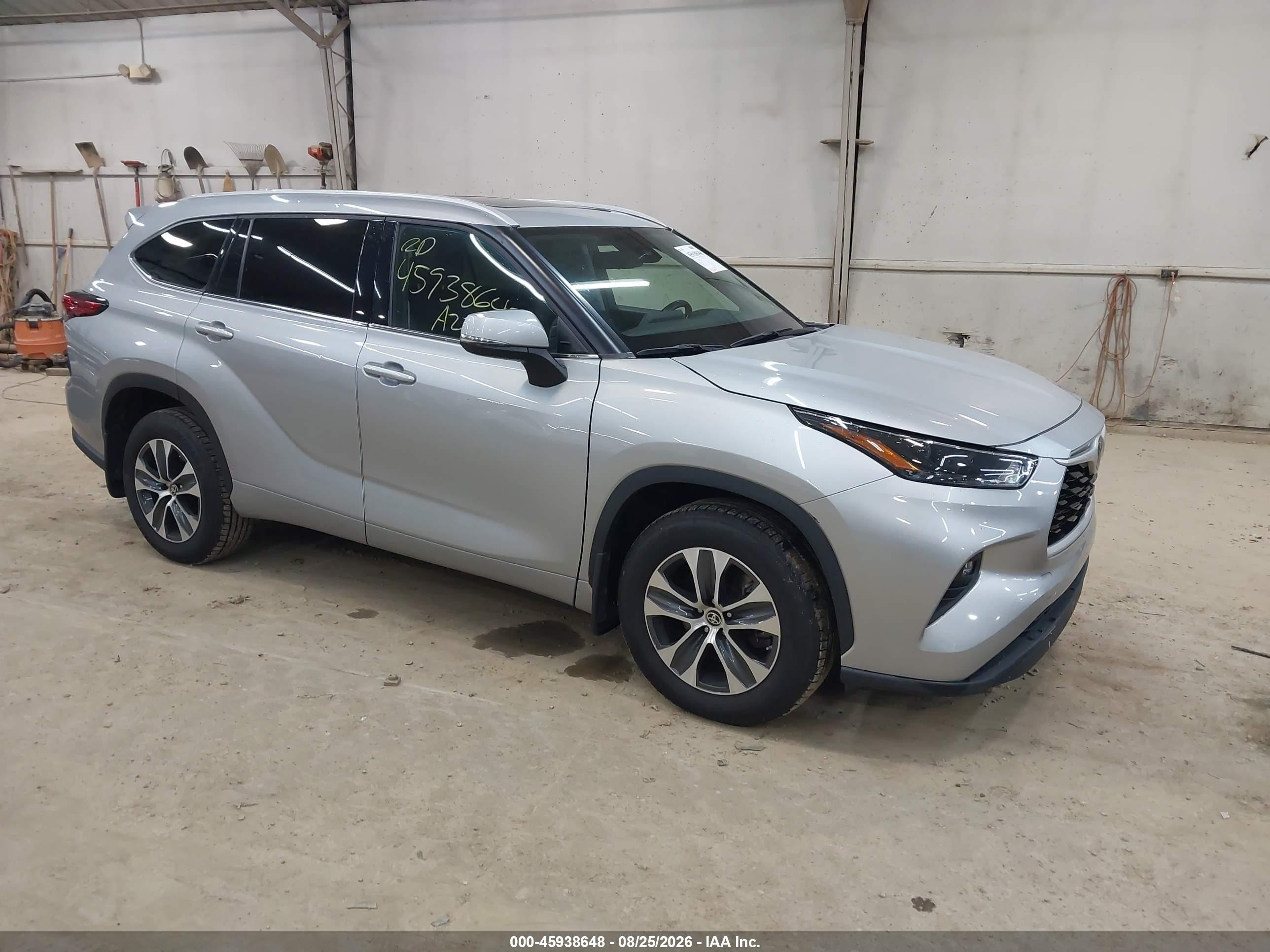 2022 Toyota Highlander VIN 5TDGZRBH9NS216414 — IAAI salvage auction photo