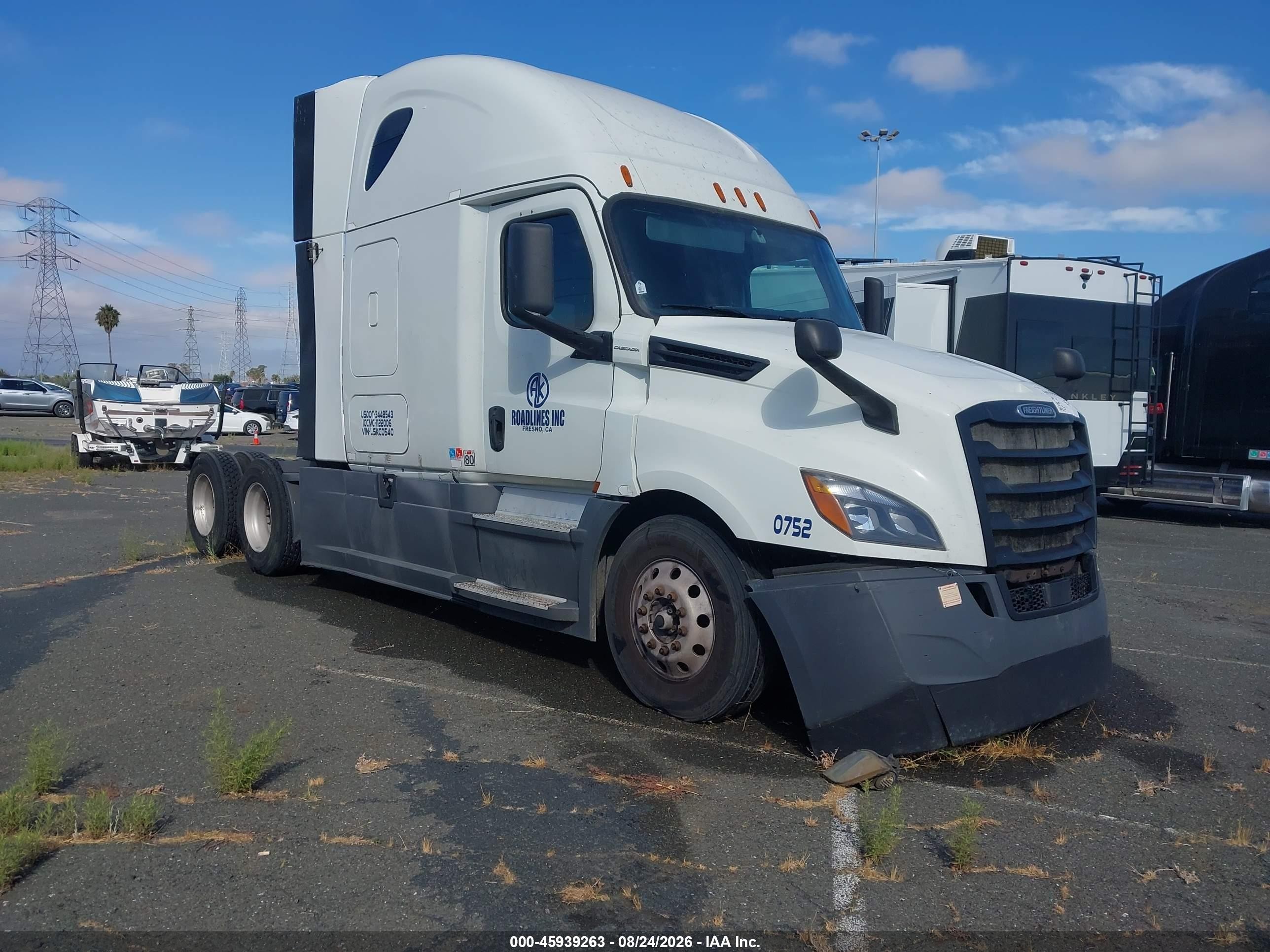 2020 Freightliner New Cascadia 126 VIN 3AKJHHDR1LSKC0540 — IAAI salvage auction photo