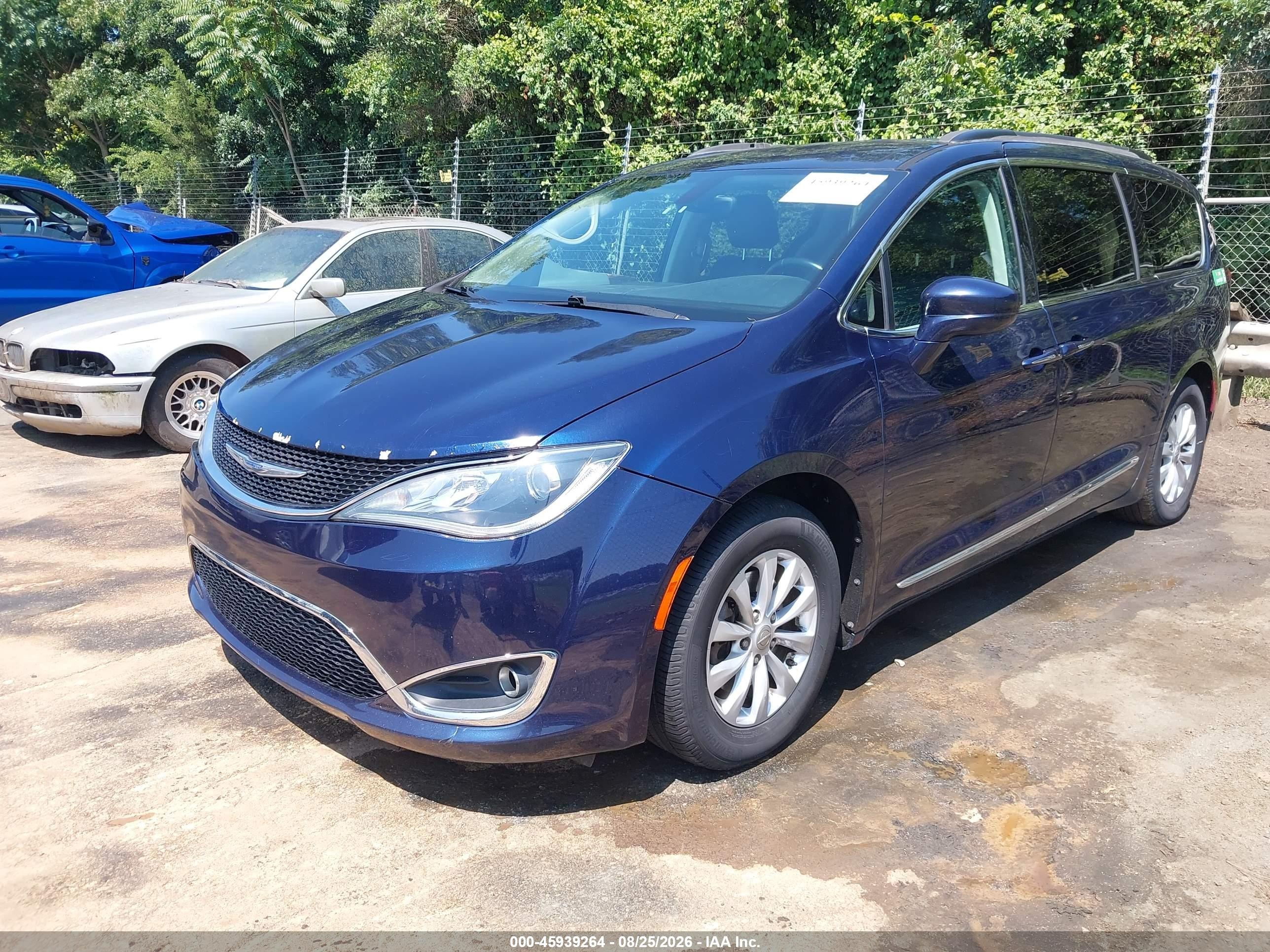 2017 Chrysler Pacifica VIN 2C4RC1BGXHR729719 IAAI salvage auction — Rear End, Salvage (North Carolina), sold $1,950 on 2026-09-11 (photo 2)