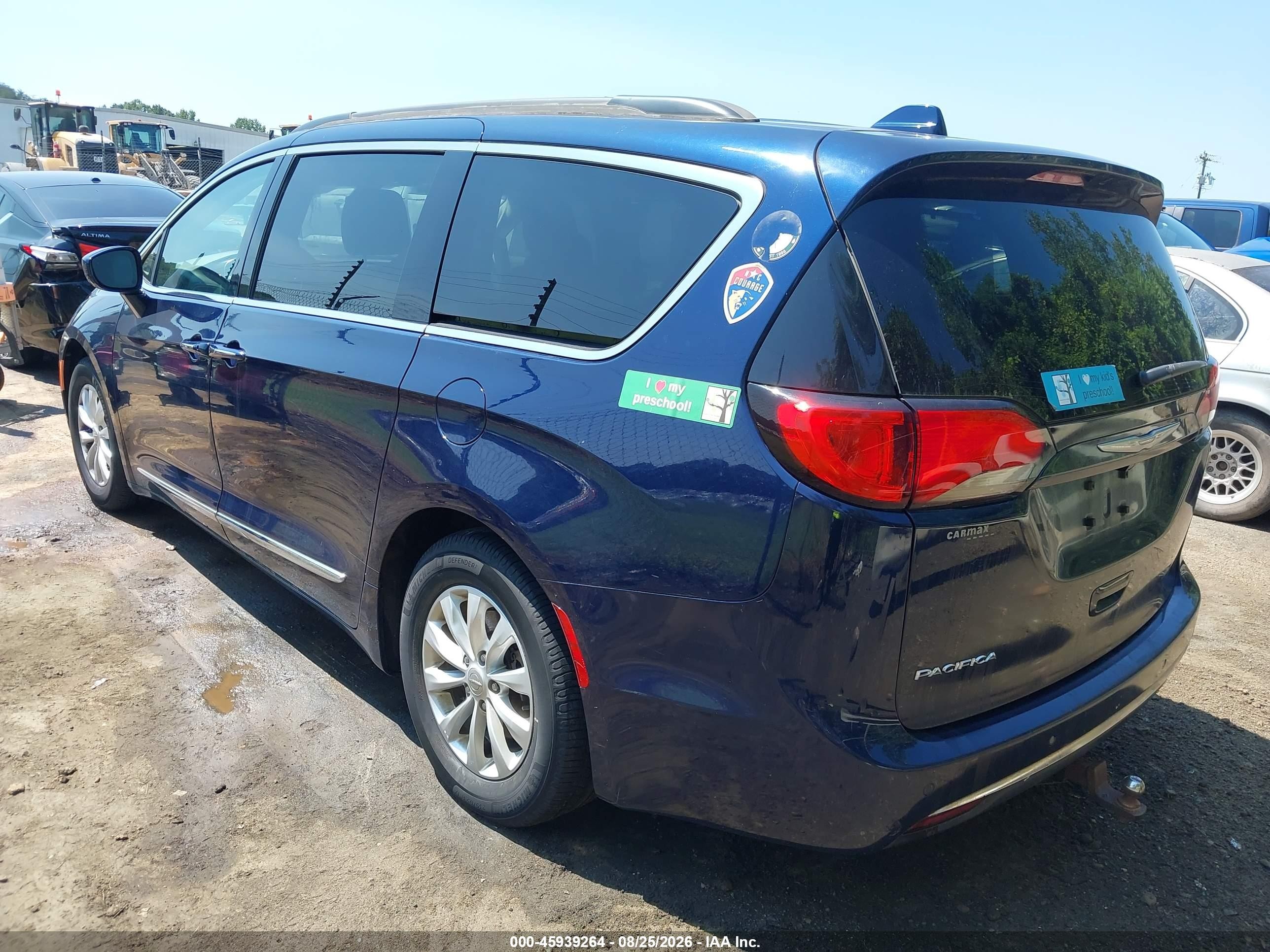 2017 Chrysler Pacifica VIN 2C4RC1BGXHR729719 IAAI salvage auction — Rear End, Salvage (North Carolina), sold $1,950 on 2026-09-11 (photo 3)