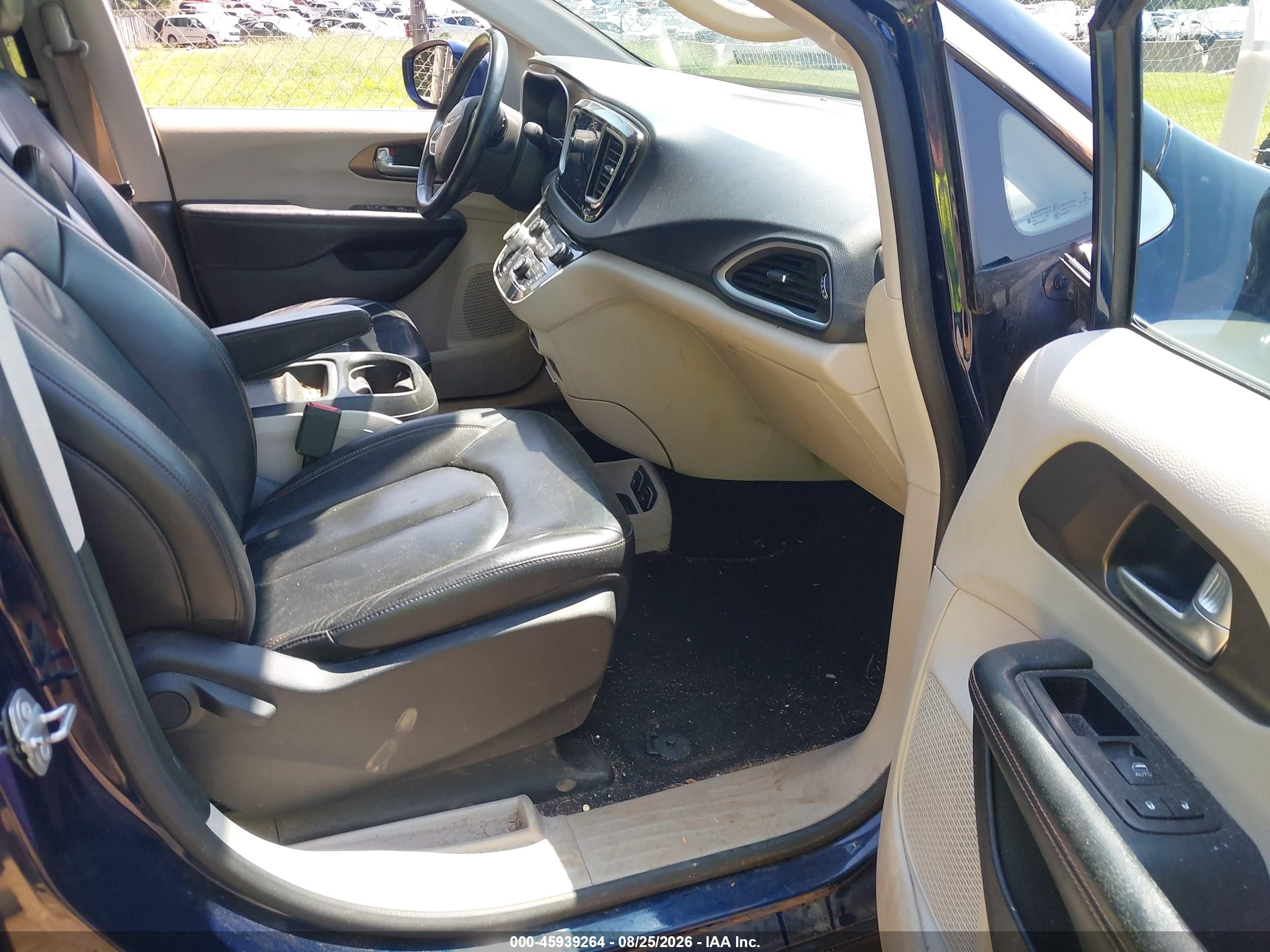 2017 Chrysler Pacifica VIN 2C4RC1BGXHR729719 IAAI salvage auction — Rear End, Salvage (North Carolina), sold $1,950 on 2026-09-11 (photo 5)