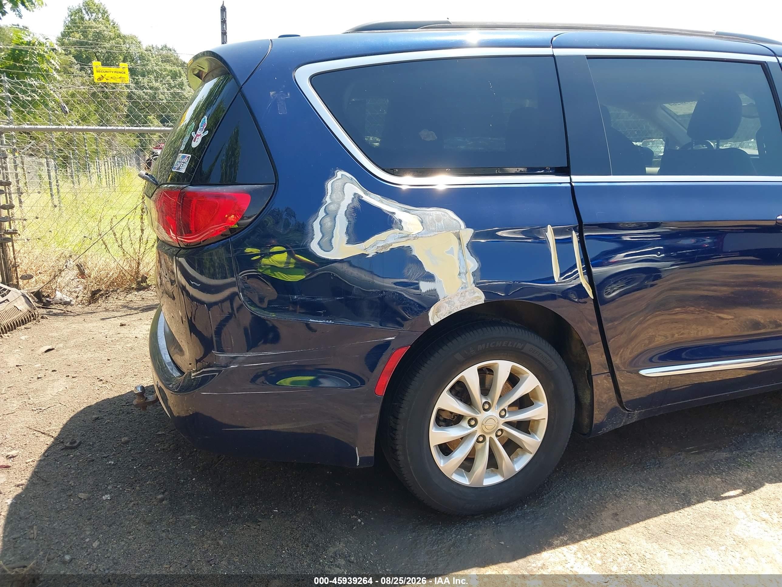 2017 Chrysler Pacifica VIN 2C4RC1BGXHR729719 IAAI salvage auction — Rear End, Salvage (North Carolina), sold $1,950 on 2026-09-11 (photo 6)