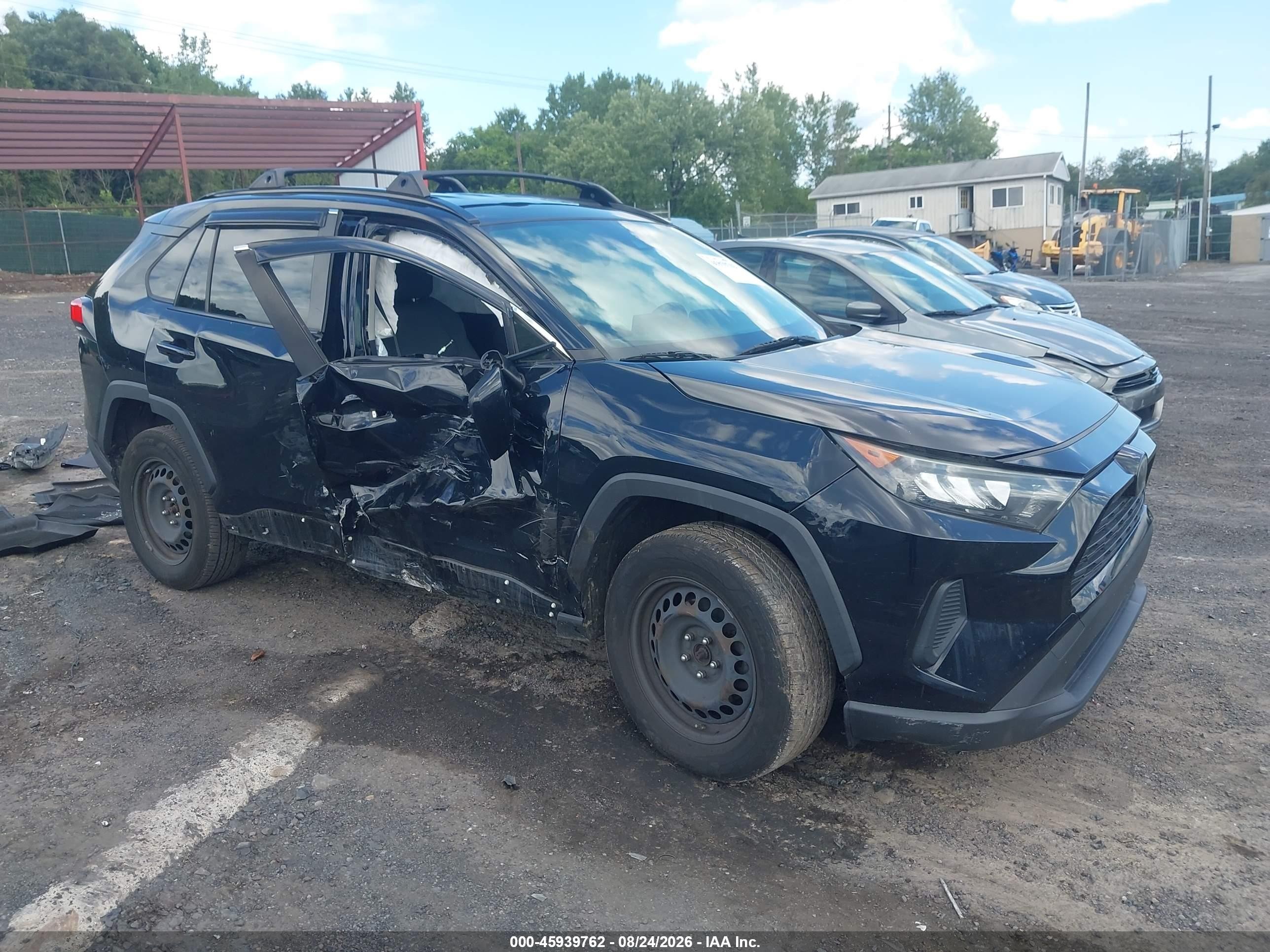 2019 Toyota RAV4 VIN JTMG1RFV3KD010407 — IAAI salvage auction photo