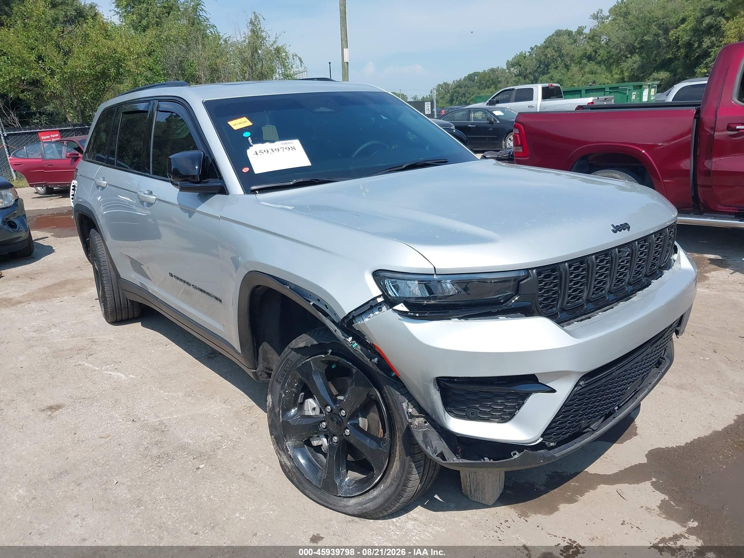 2024 Jeep Grand Cherokee VIN 1C4RJHBG2R8586955 — IAAI salvage auction photo