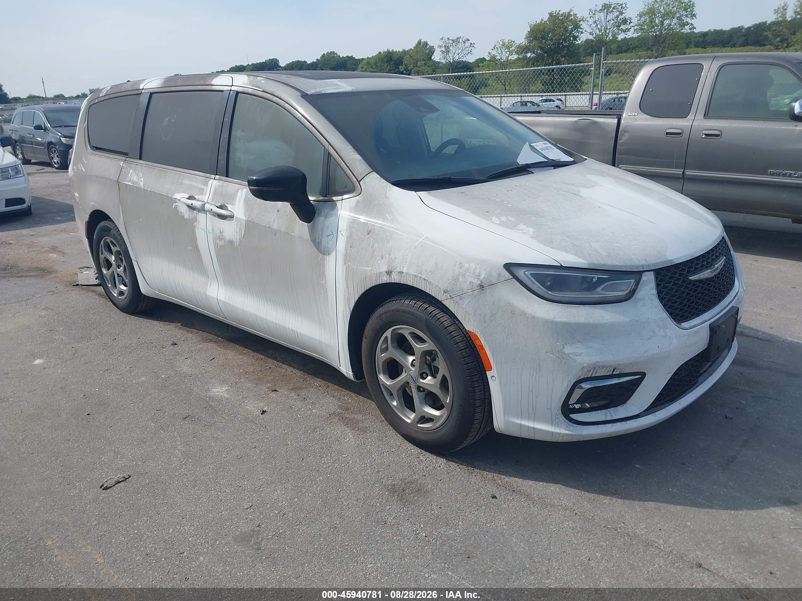 2024 Chrysler Pacifica VIN 2C4RC1GG6RR133792 — IAAI salvage auction photo