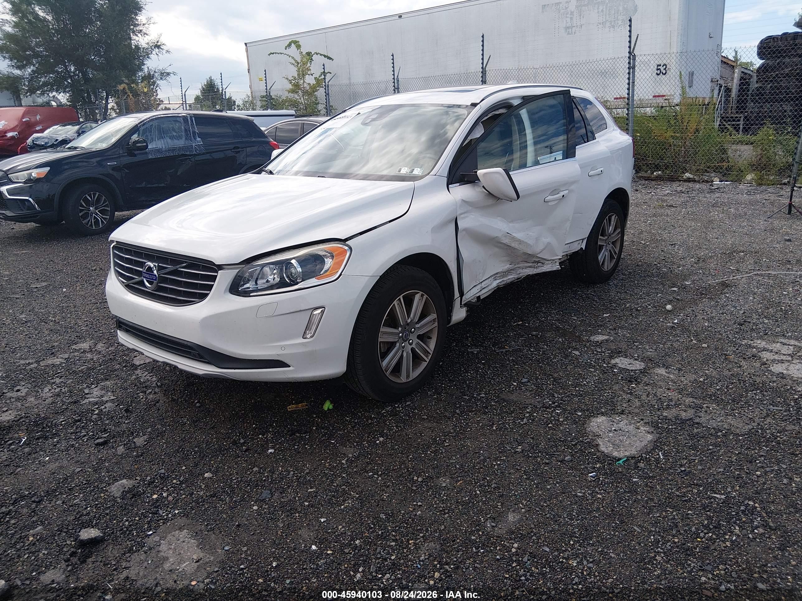 2017 Volvo Xc60 VIN YV440MRU7H2031127 IAAI salvage auction — Side, Salvage (Pennsylvania), sold $2,850 on 2026-09-10 (photo 2)
