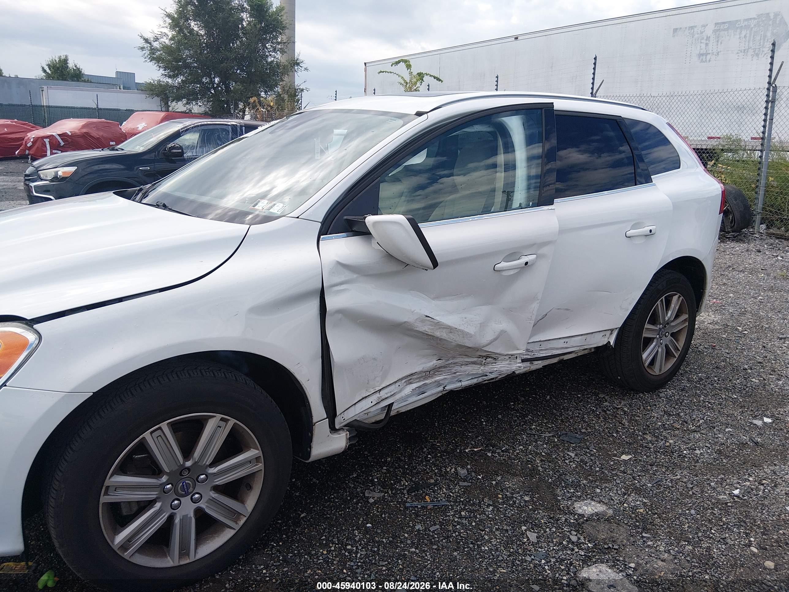 2017 Volvo Xc60 VIN YV440MRU7H2031127 IAAI salvage auction — Side, Salvage (Pennsylvania), sold $2,850 on 2026-09-10 (photo 6)