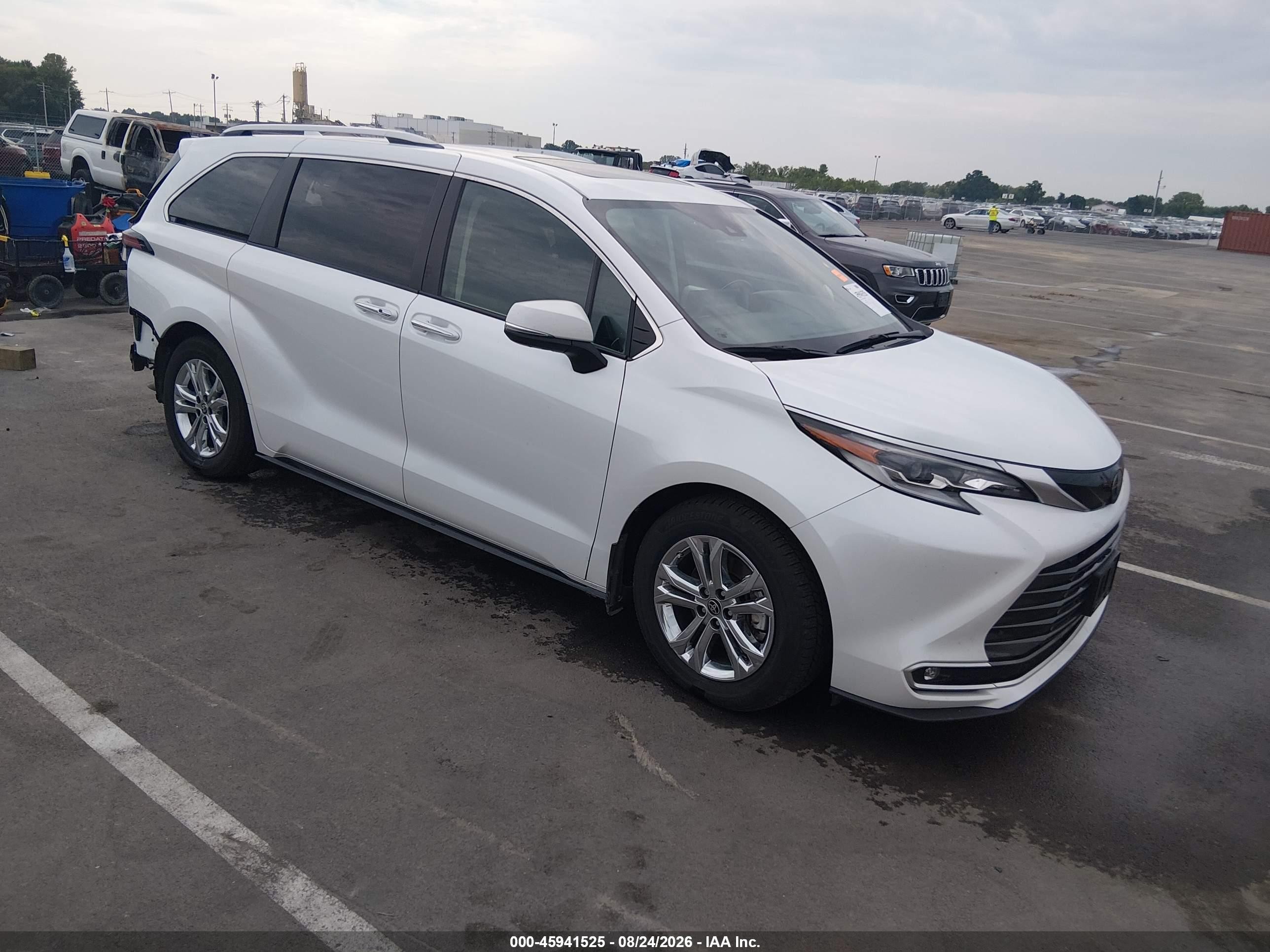 2022 Toyota Sienna VIN 5TDESKFC5NS056209 — IAAI salvage auction photo