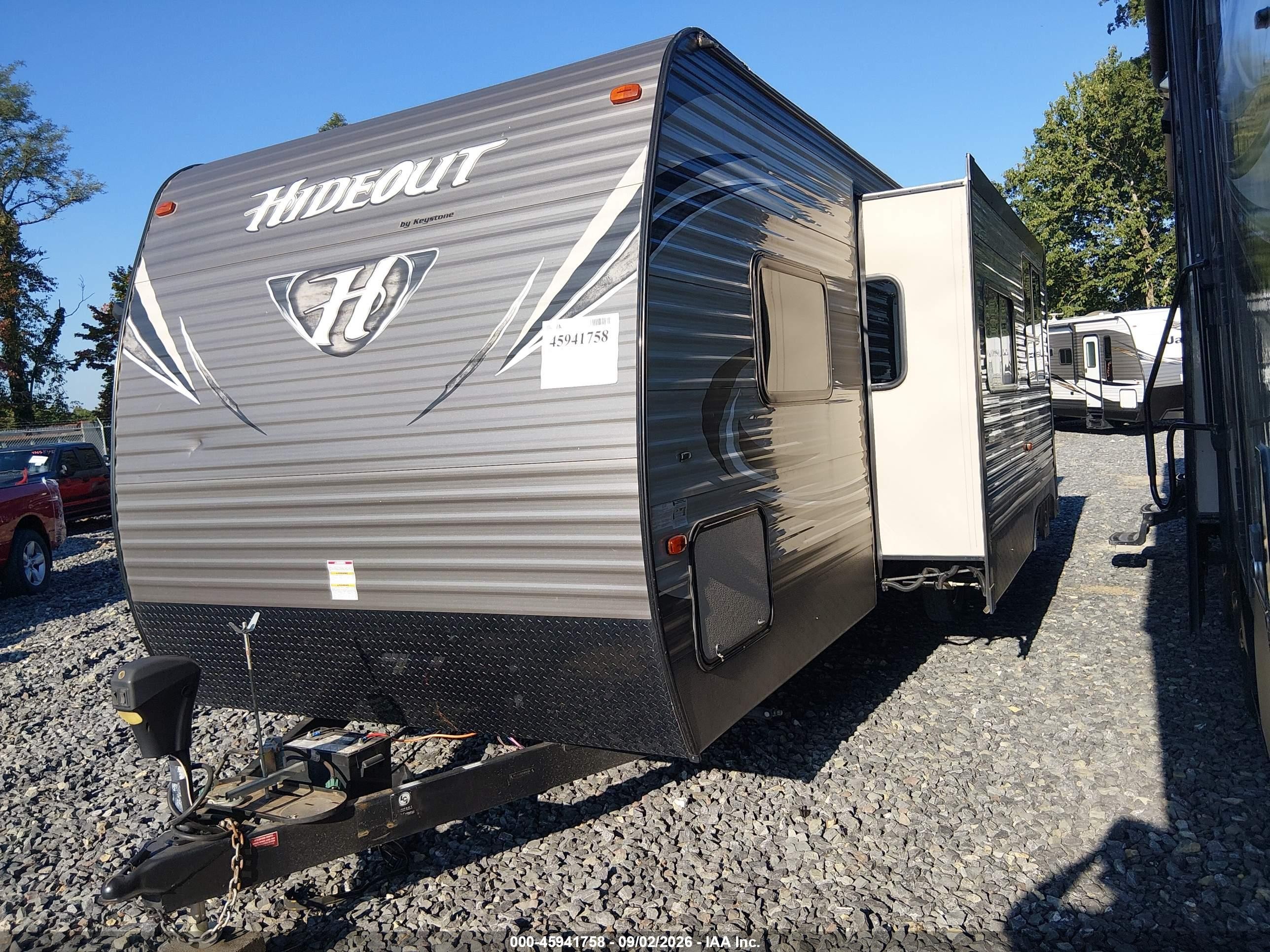 2016 Keystone Hideout VIN 4YDT27D22G7206950 IAAI salvage auction — Side, Salvage (West Virginia), sold $3,200 on 2026-09-30 (photo 2)