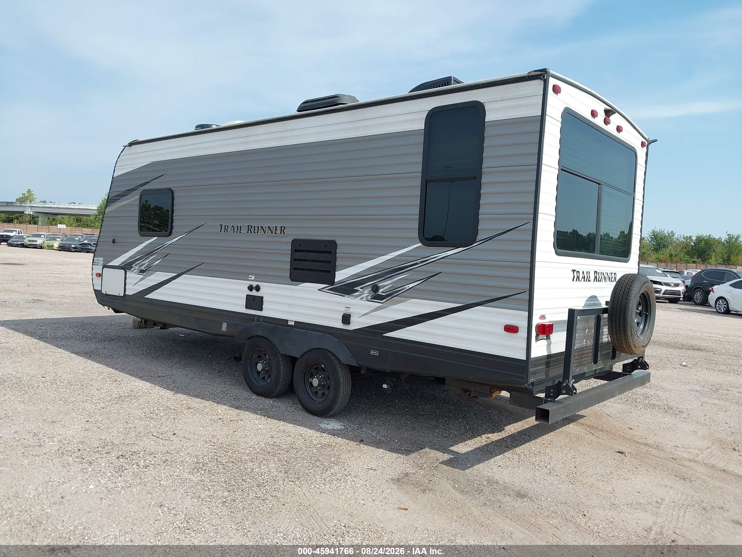 2020 Heartland Rvs Trail Runner Series VIN 5SFEB2527LE432224 IAAI salvage auction — Rollover, Original (Texas), sold $2,850 on 2026-10-01 (photo 3)