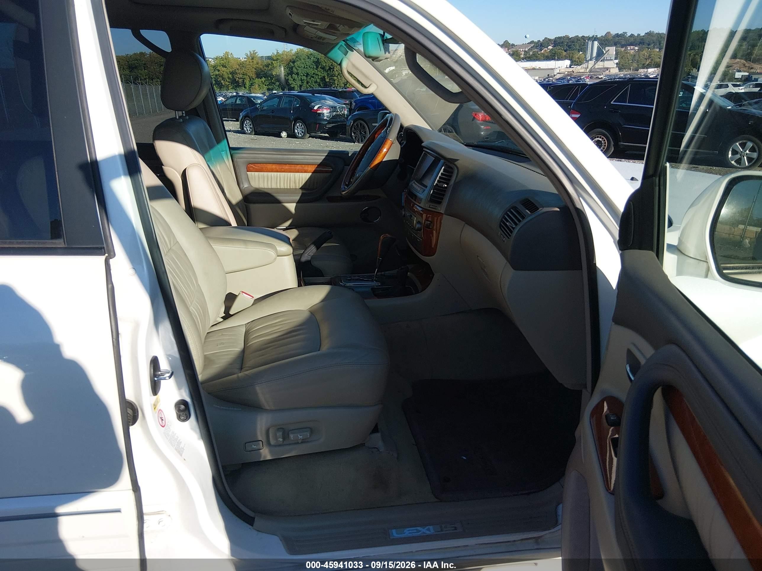 2007 Lexus LX 470 VIN JTJHT00WX74029357 IAAI salvage auction — Rear End, Salvage (Pennsylvania), sold $5,975 on 2026-09-27 (photo 5)