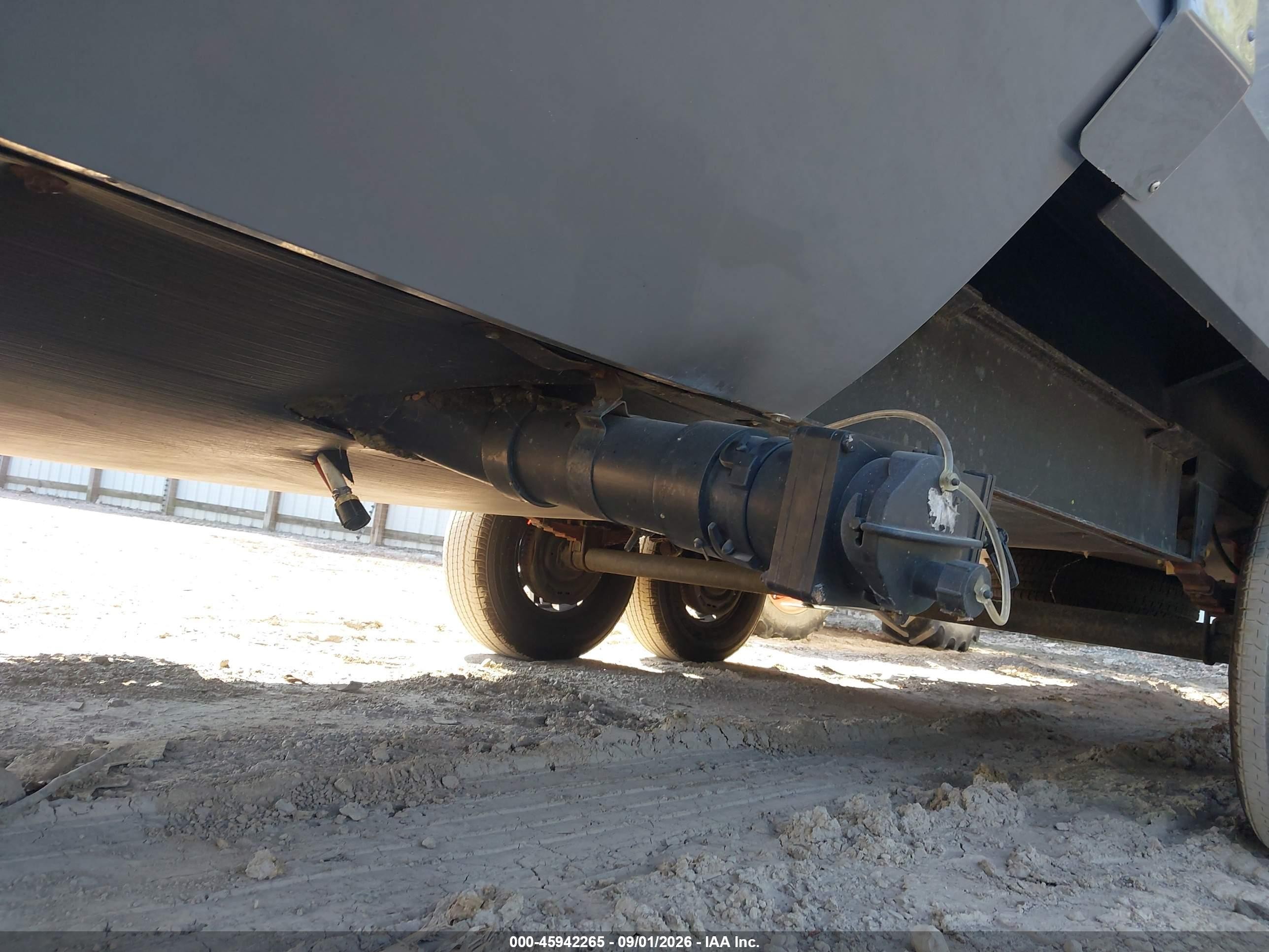 2014 Open Range 5th Wheel VIN 5XMFL3922E5012690 IAAI salvage auction — Undercarriage, Salvage (Tennessee), sold $5,300 on 2026-09-09 (photo 6)