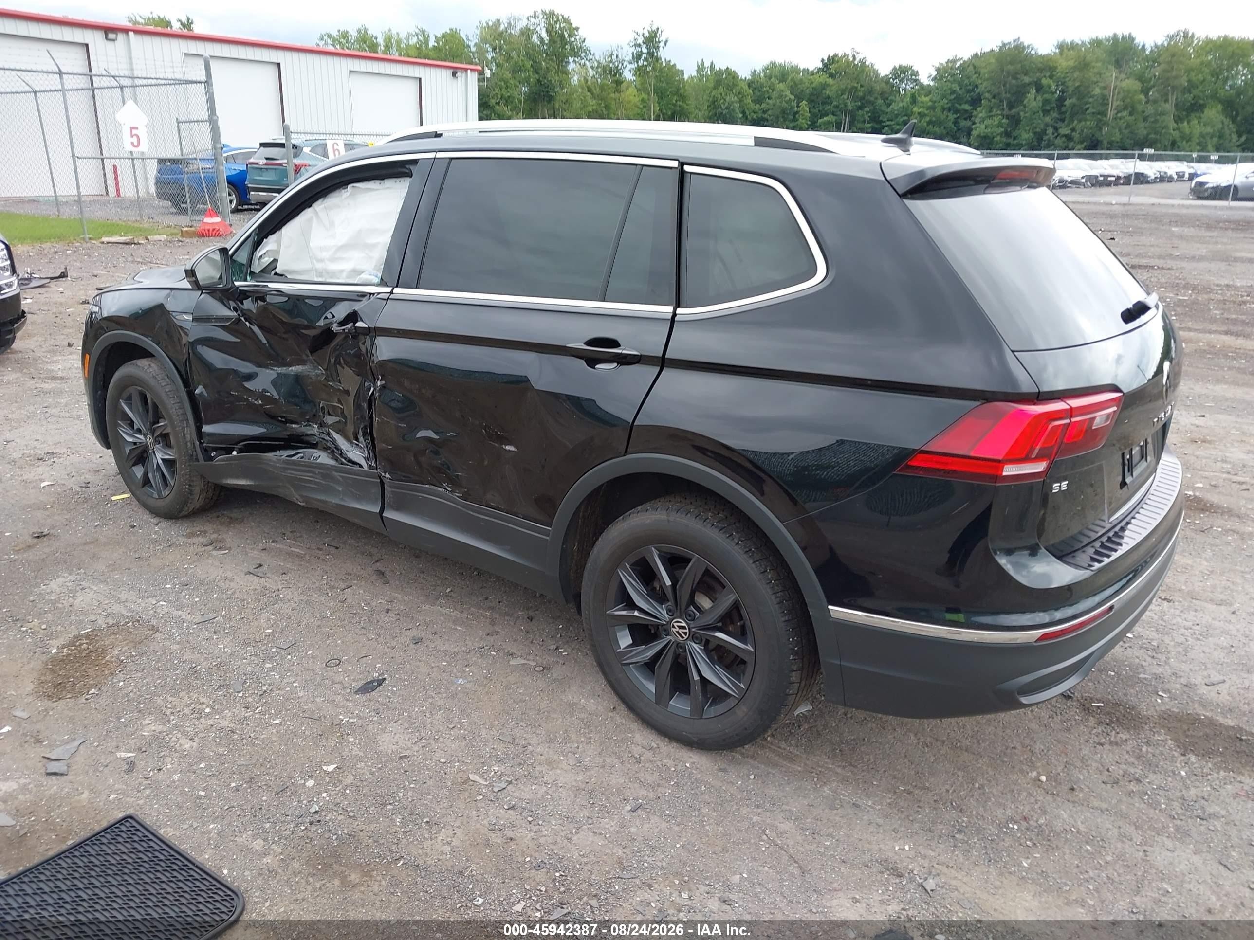 2024 Volkswagen Tiguan VIN 3VVMB7AX9RM084203 IAAI salvage auction — Side, Mv-907A (New York), sold $8,975 on 2026-10-10 (photo 3)