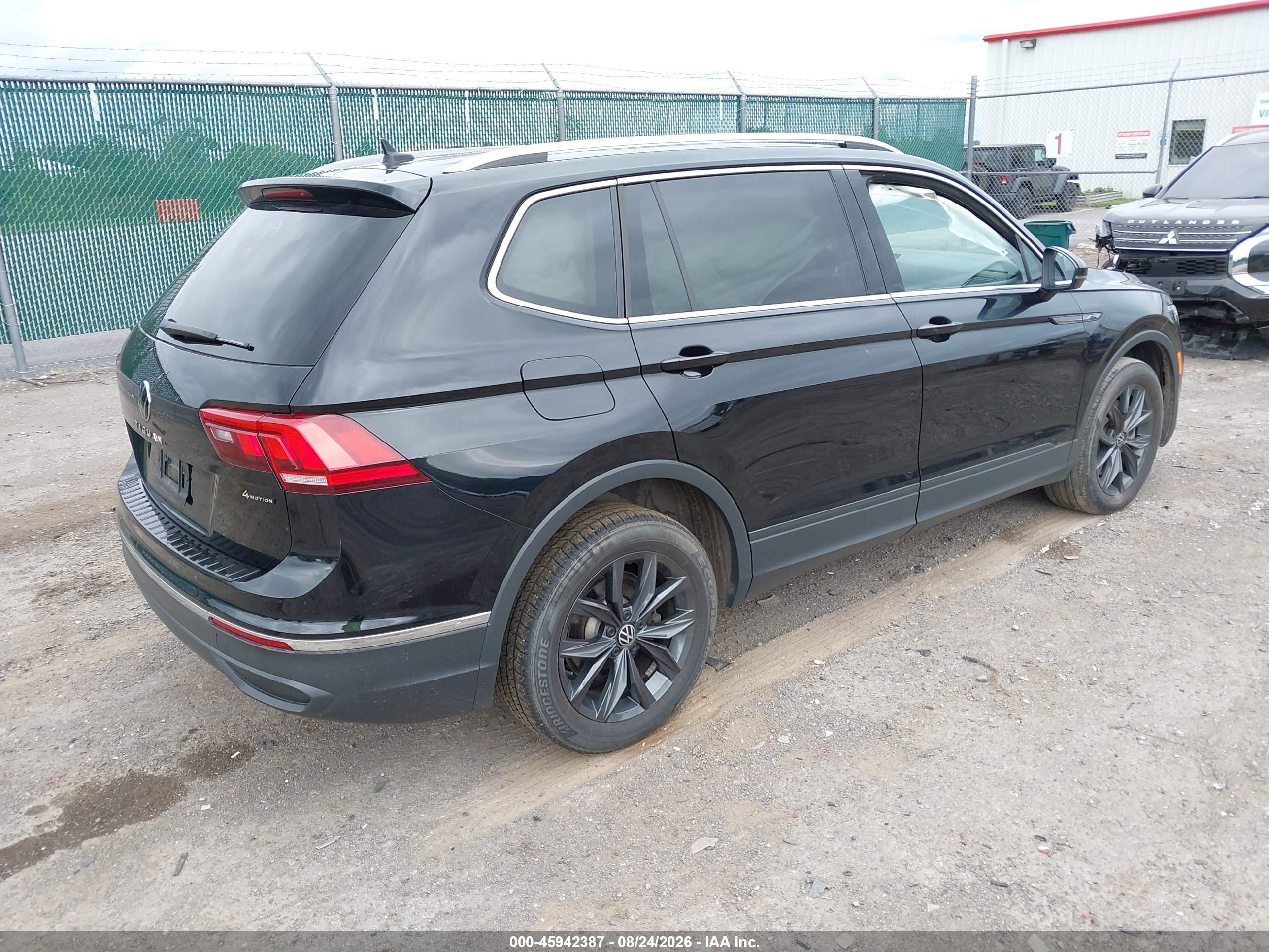 2024 Volkswagen Tiguan VIN 3VVMB7AX9RM084203 IAAI salvage auction — Side, Mv-907A (New York), sold $8,975 on 2026-10-10 (photo 4)