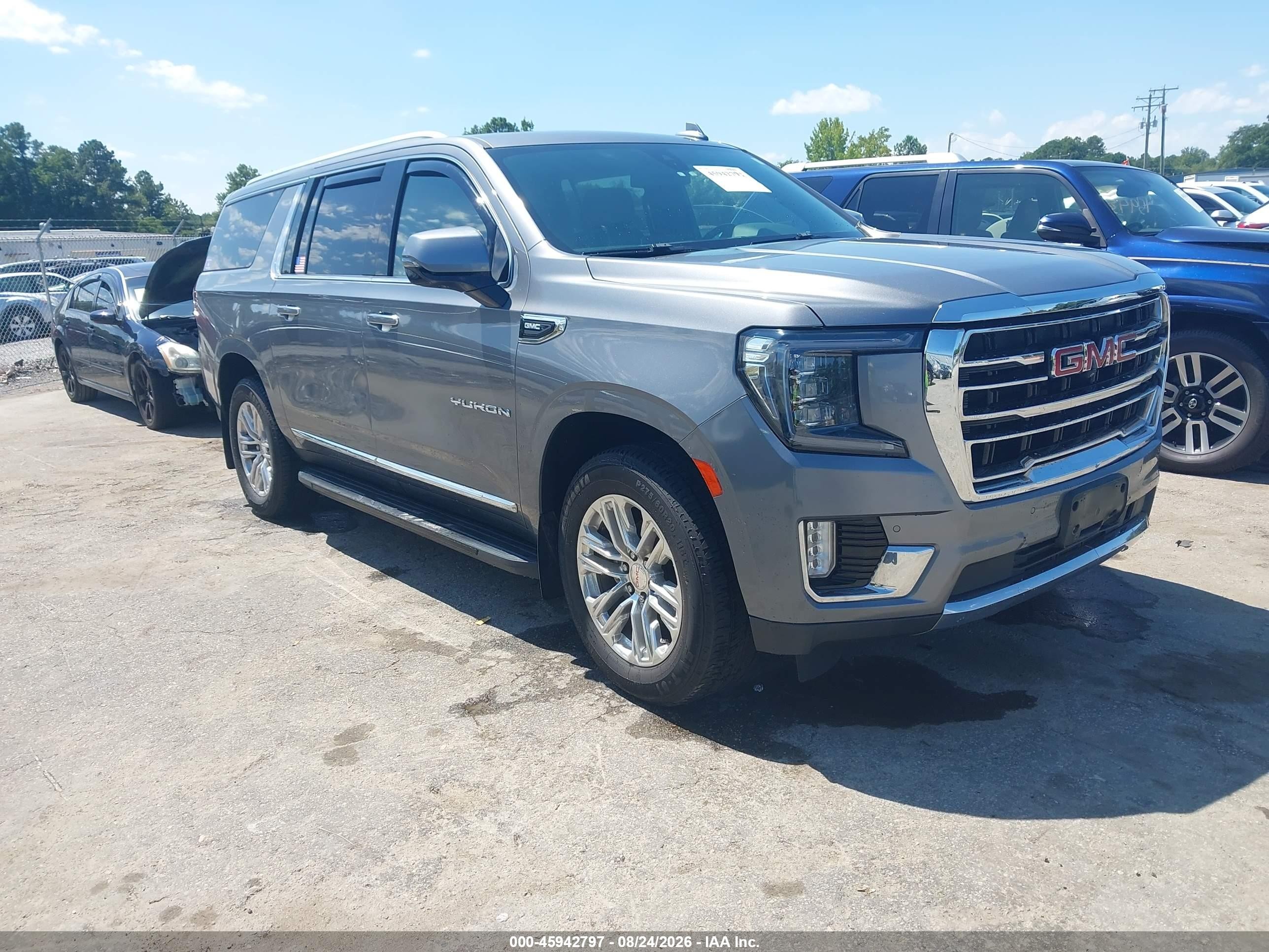 2021 GMC Yukon XL VIN 1GKS2GKD8MR233240 — IAAI salvage auction photo