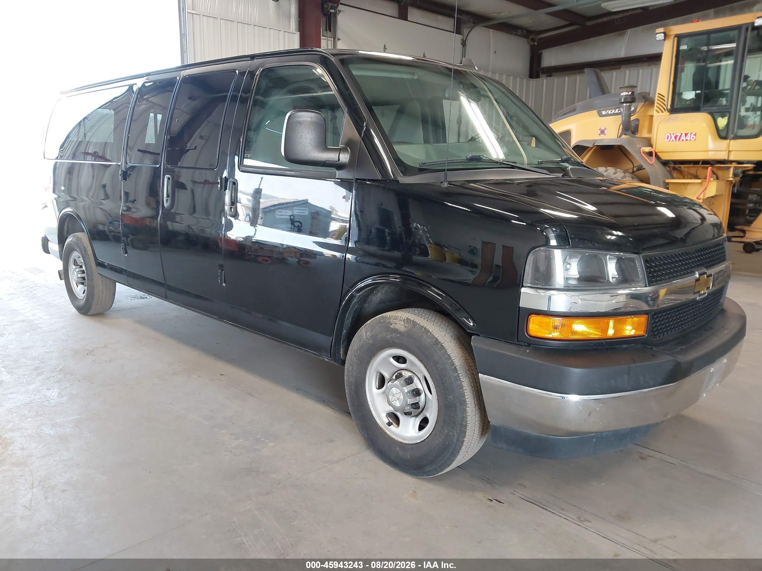 2018 Chevrolet Express 3500 VIN 1GAZGPFG9J1299962 — IAAI salvage auction photo