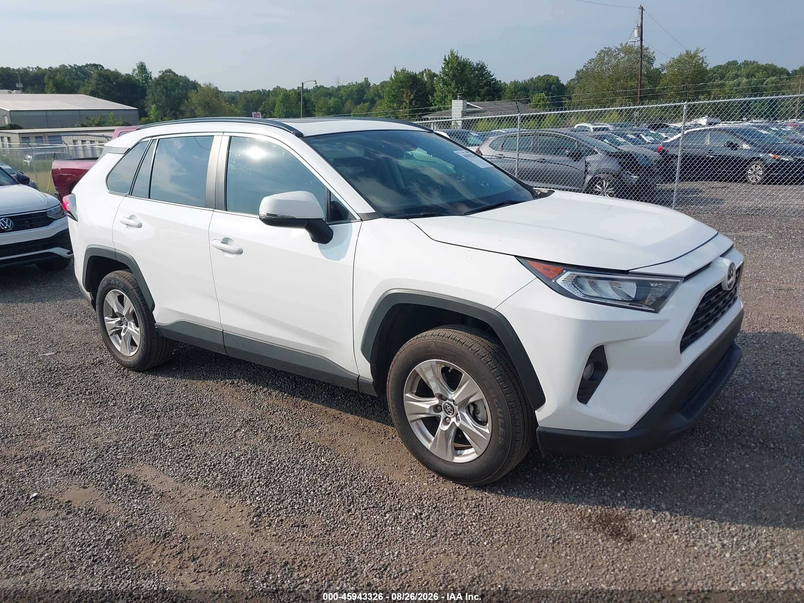 2019 Toyota RAV4 VIN 2T3W1RFV8KW030540 — IAAI salvage auction photo