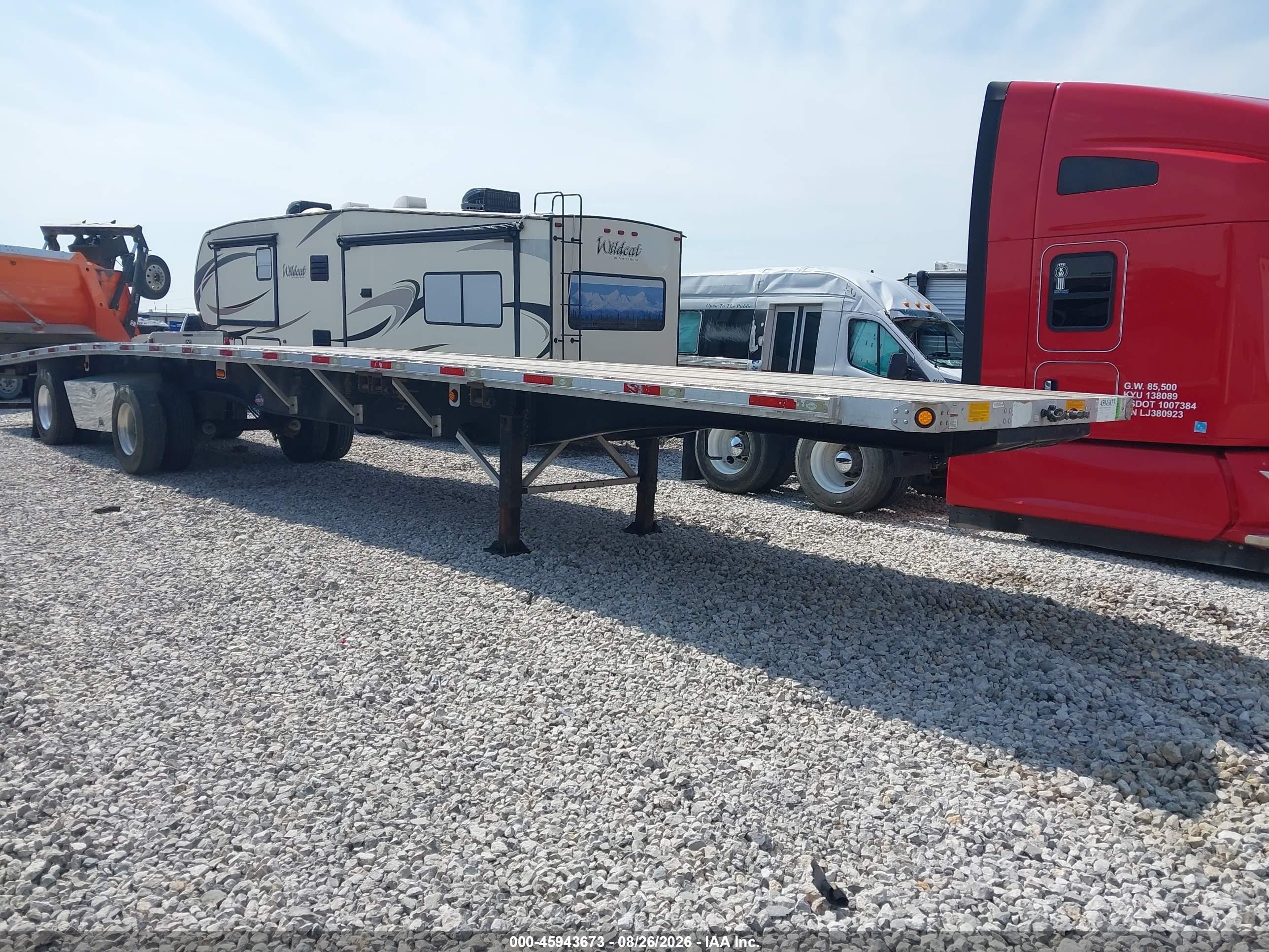 2019 Utility Trailer Mfg Flatbed VIN 1UYFS2538K5496921 — IAAI salvage auction photo