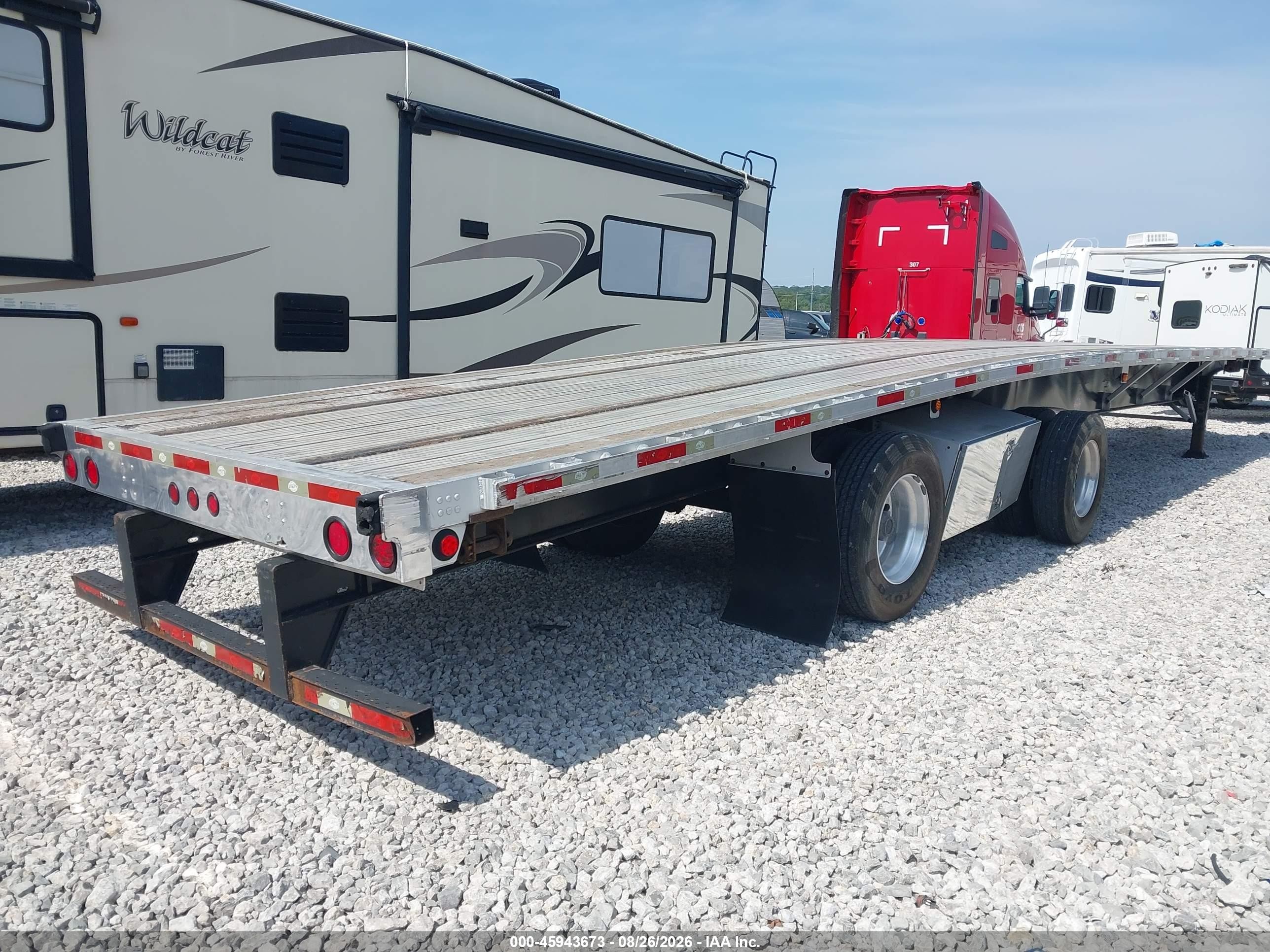 2019 Utility Trailer Mfg Flatbed VIN 1UYFS2538K5496921 IAAI salvage auction — Rear End, Clear (Oklahoma), sold $10,000 on 2026-10-07 (photo 4)