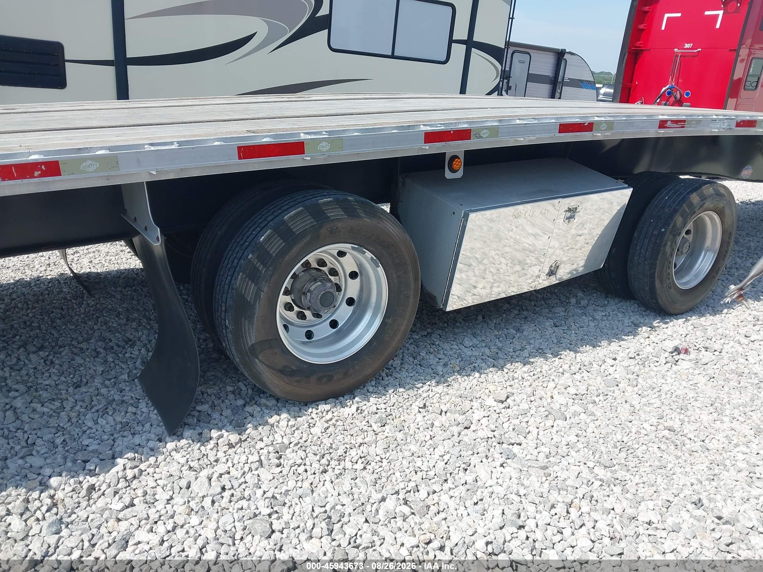 2019 Utility Trailer Mfg Flatbed VIN 1UYFS2538K5496921 IAAI salvage auction — Rear End, Clear (Oklahoma), sold $10,000 on 2026-10-07 (photo 5)