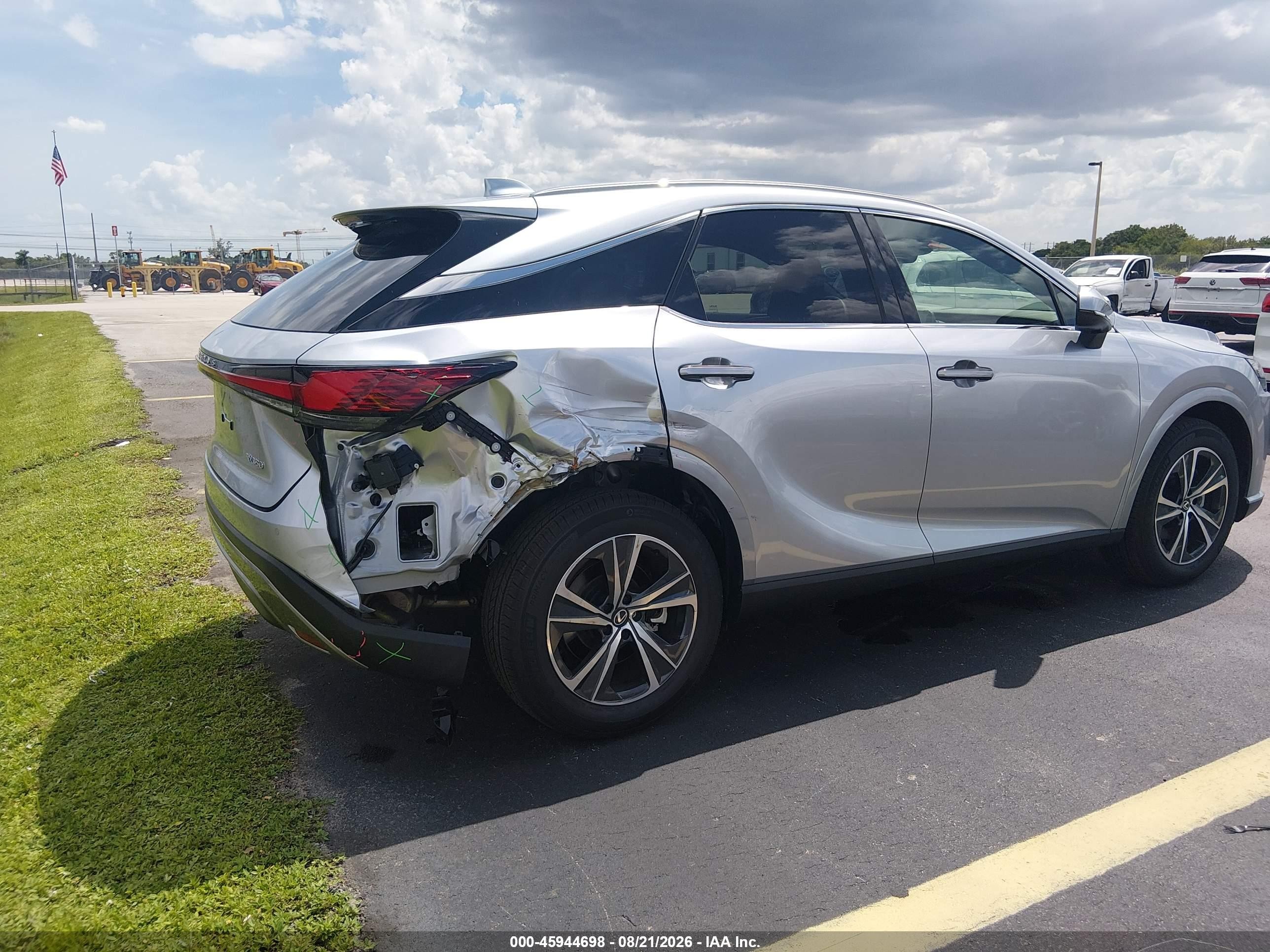 2026 Lexus RX 350 VIN 2T2BAMBA7TC069972 IAAI salvage auction — Rear End, Rebuildable (Florida), sold $26,750 on 2026-09-10 (photo 4)
