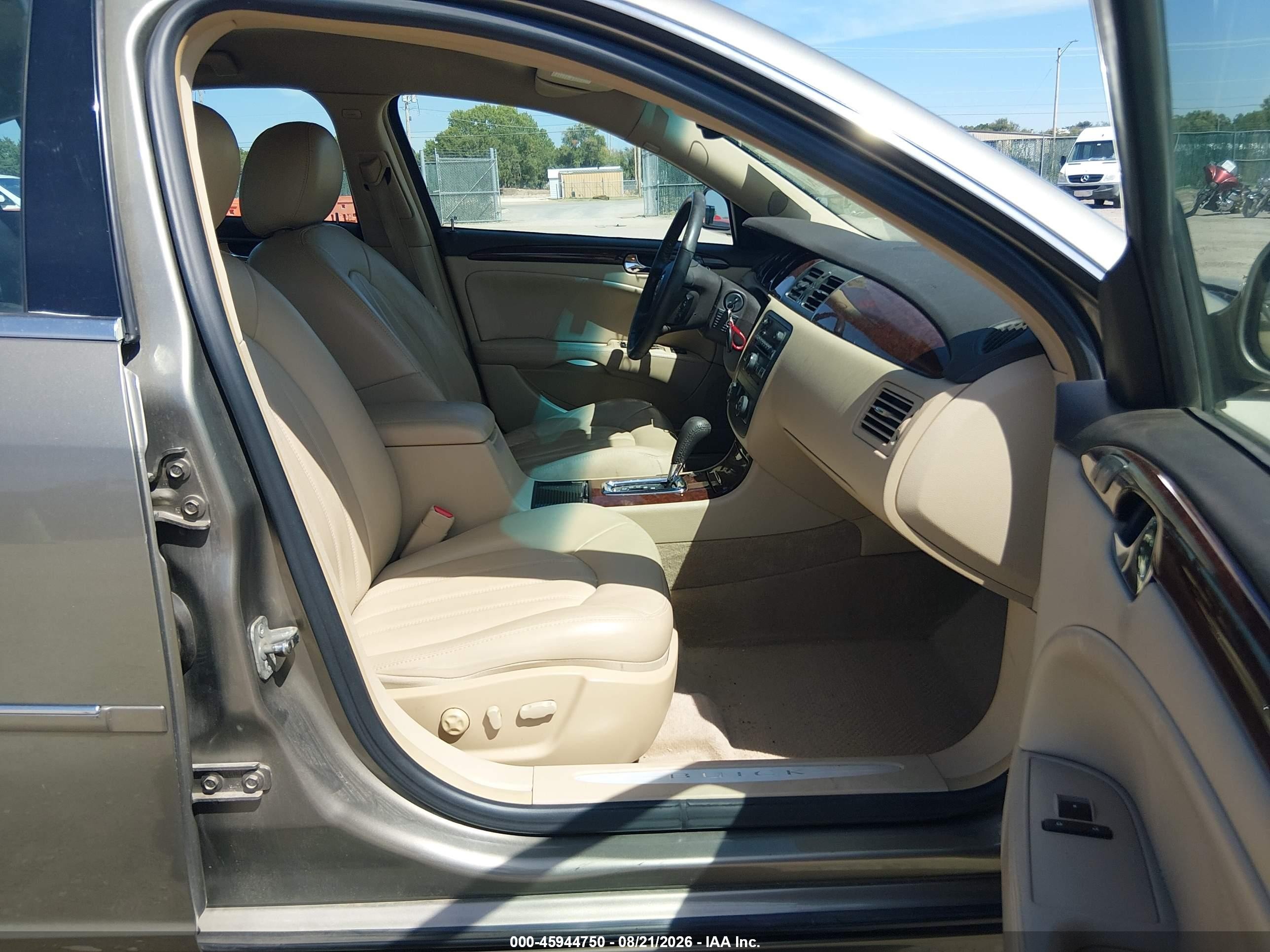 2010 Buick Lucerne VIN 1G4HC5EM8AU132044 IAAI salvage auction — Unknown, Salvage (Kansas), sold $1,300 on 2026-09-11 (photo 5)