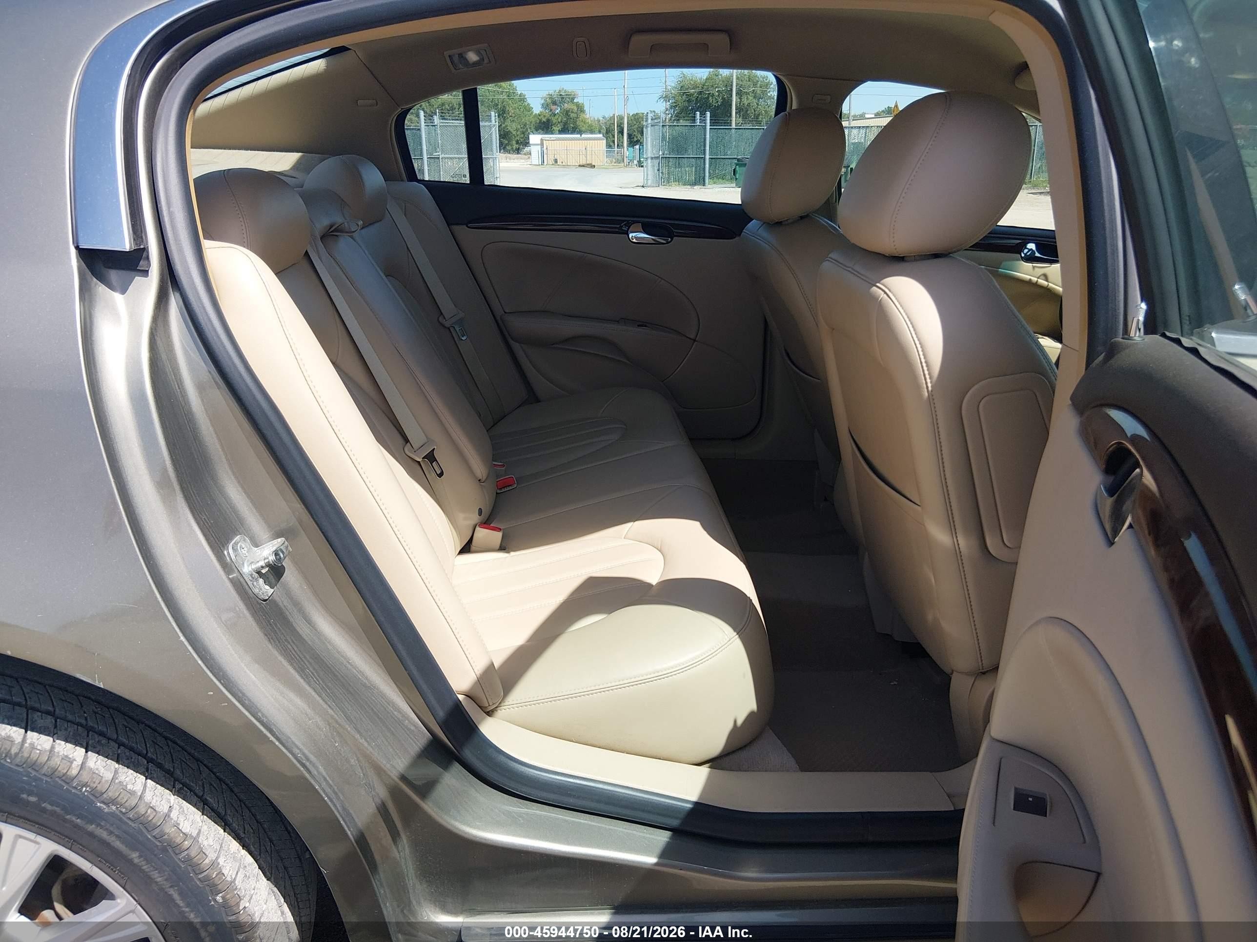 2010 Buick Lucerne VIN 1G4HC5EM8AU132044 IAAI salvage auction — Unknown, Salvage (Kansas), sold $1,300 on 2026-09-11 (photo 8)