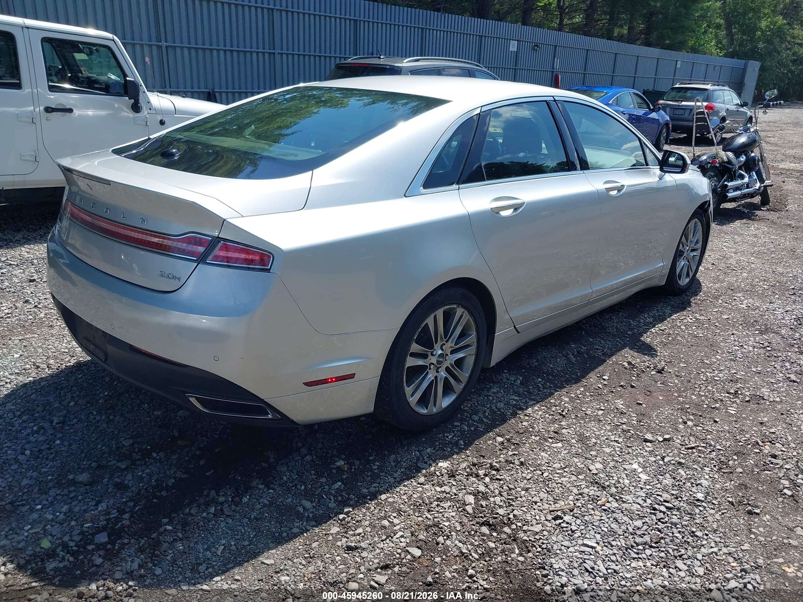 2013 Lincoln Mkz VIN 3LN6L2LU2DR804748 IAAI salvage auction — Side, Salvage (New Jersey), sold $800 on 2026-09-07 (photo 4)