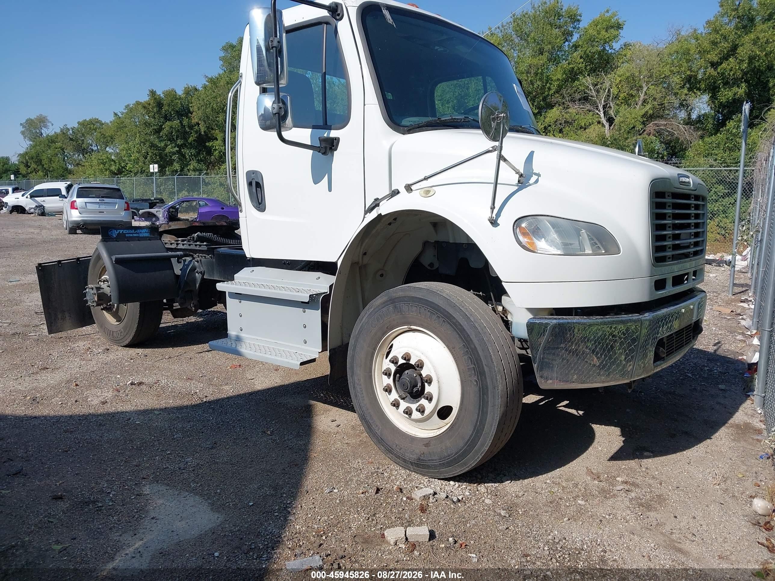2019 Freightliner M2 106 VIN 1FUBCYD25KHLL0157 IAAI salvage auction — Engine Damage, Clear (Texas), sold $2,700 on 2026-09-23 (photo 1)