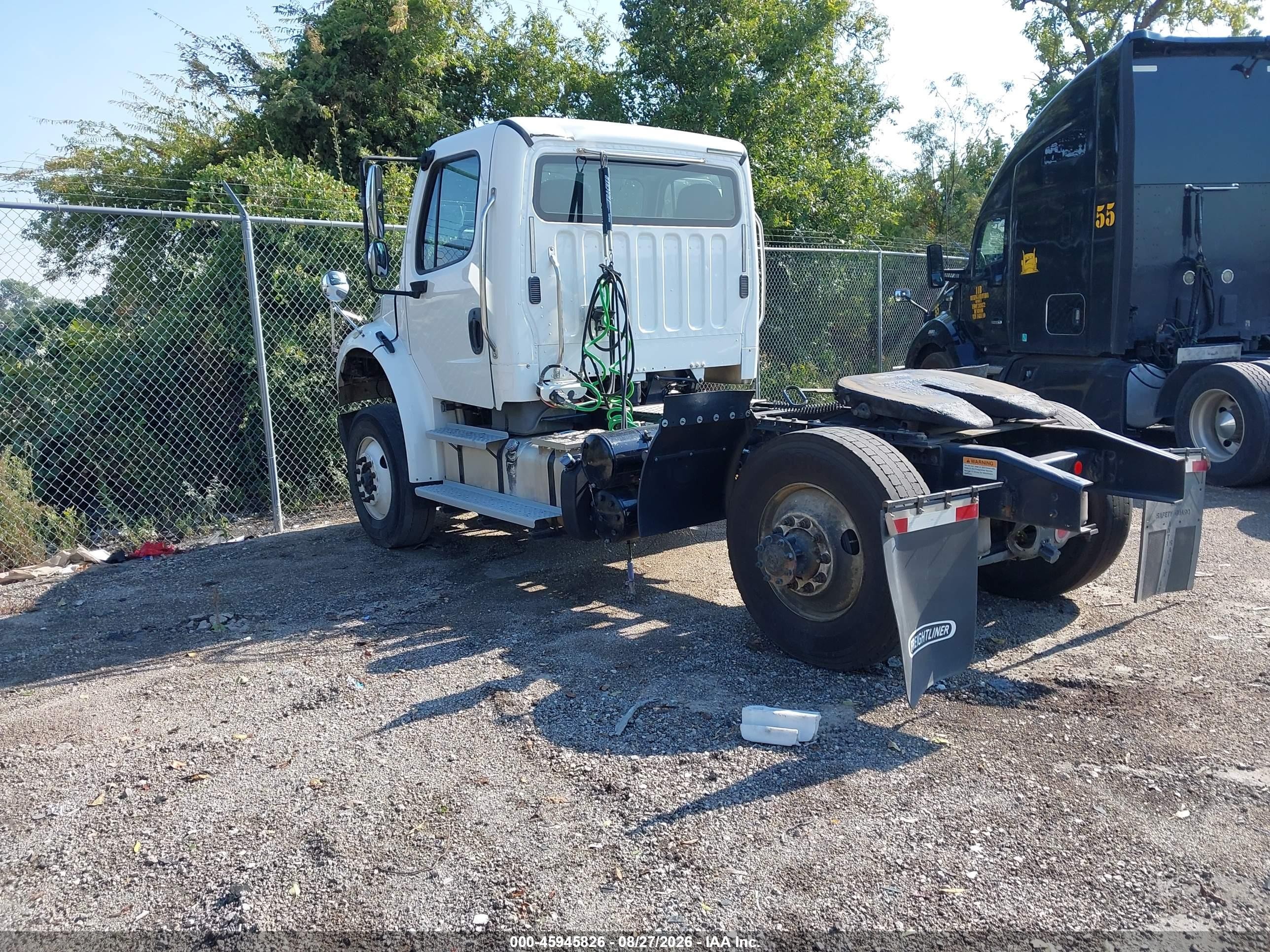 2019 Freightliner M2 106 VIN 1FUBCYD25KHLL0157 IAAI salvage auction — Engine Damage, Clear (Texas), sold $2,700 on 2026-09-23 (photo 3)