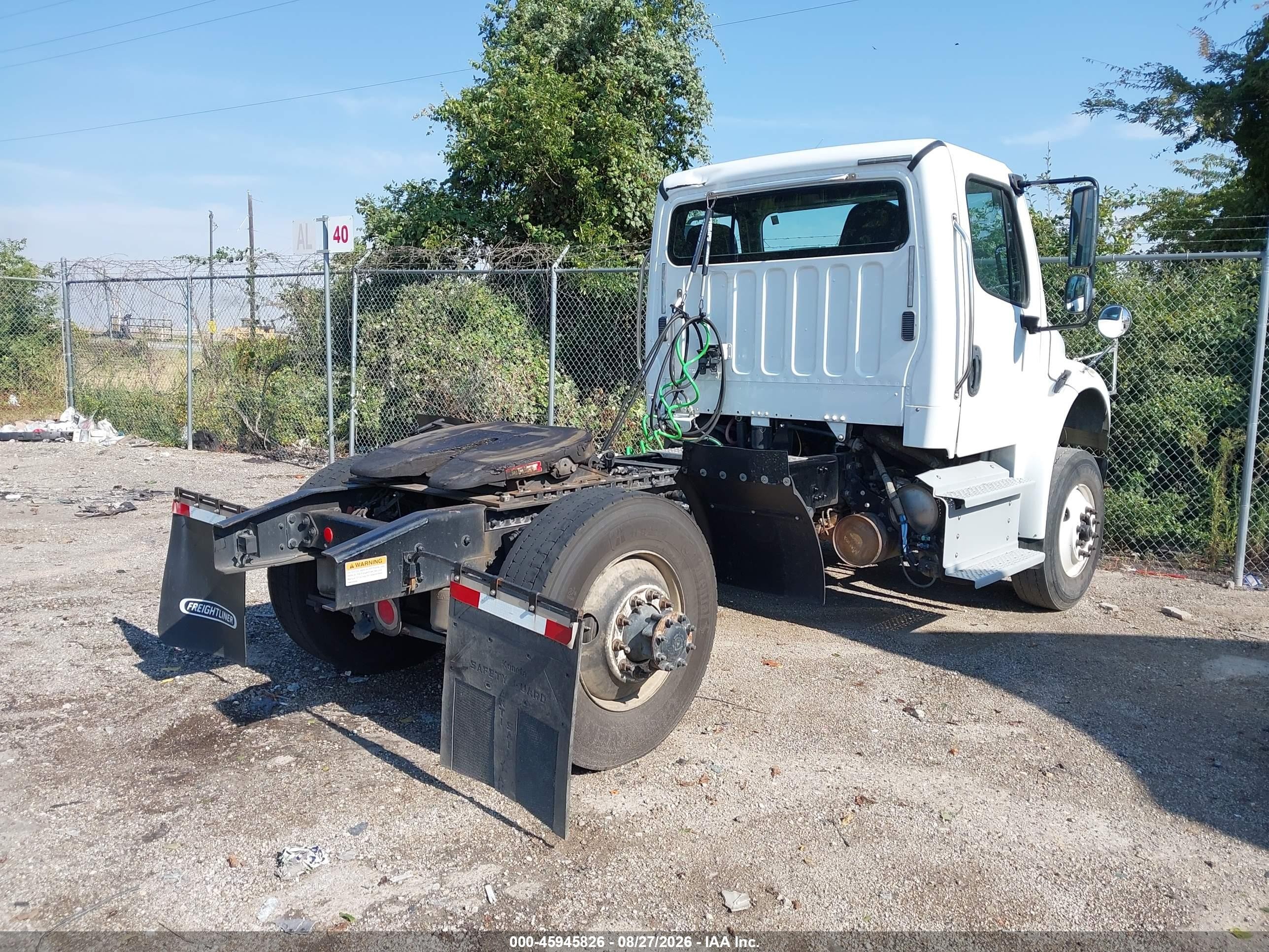 2019 Freightliner M2 106 VIN 1FUBCYD25KHLL0157 IAAI salvage auction — Engine Damage, Clear (Texas), sold $2,700 on 2026-09-23 (photo 4)