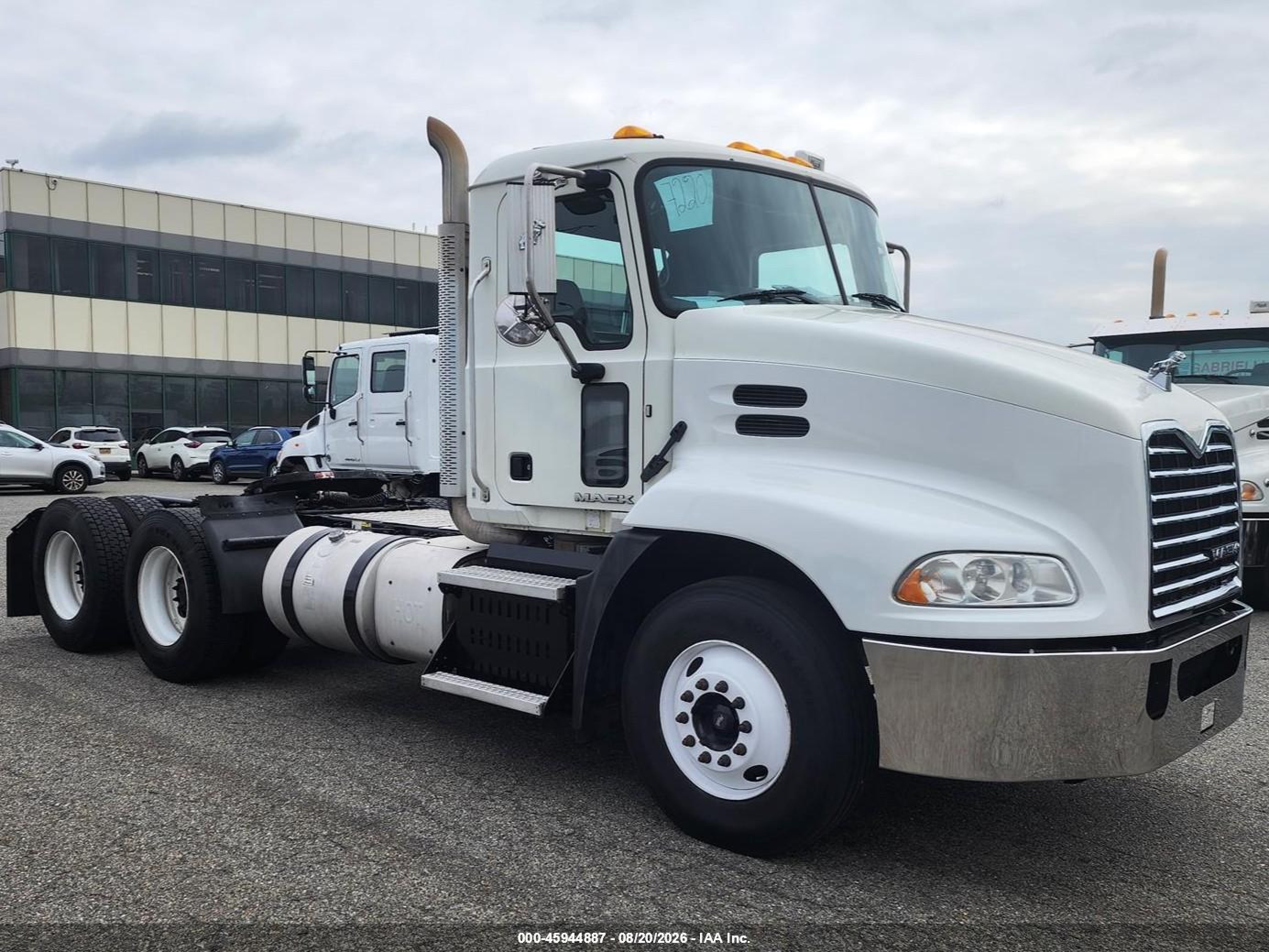 2016 Mack 600 Rd600 VIN 1M1AW09Y8GM077567 — IAAI salvage auction photo