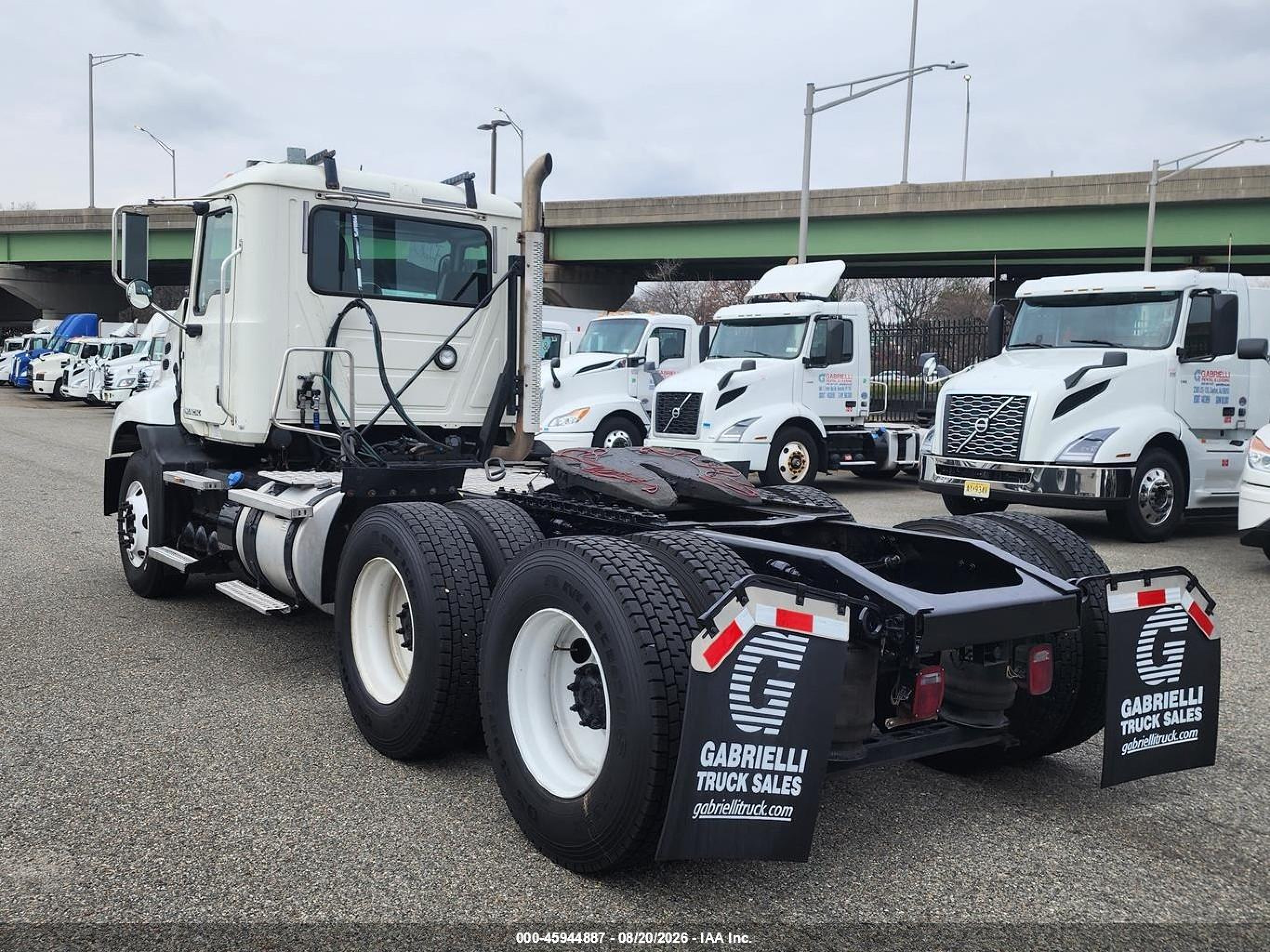 2016 Mack 600 Rd600 VIN 1M1AW09Y8GM077567 IAAI salvage auction — Normal Wear, Clear (New Jersey), sold $24,950 on 2026-09-18 (photo 3)