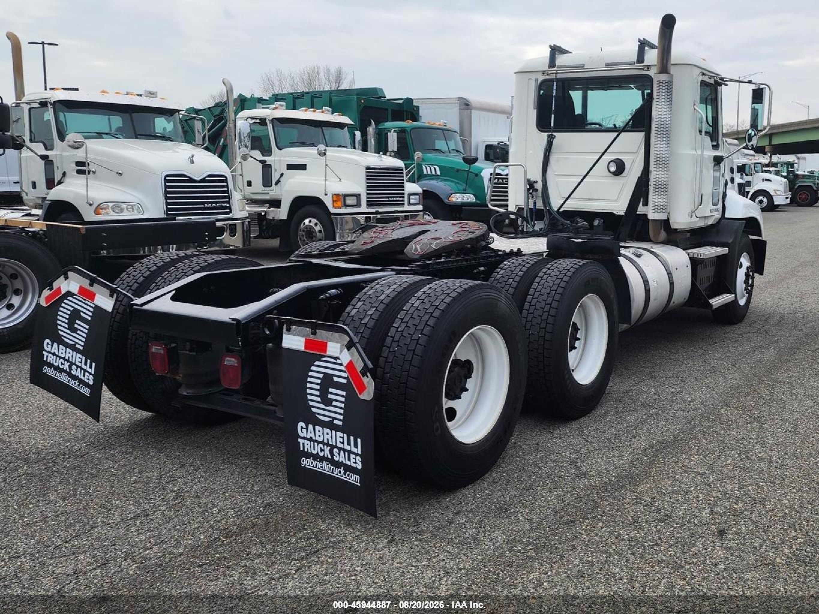 2016 Mack 600 Rd600 VIN 1M1AW09Y8GM077567 IAAI salvage auction — Normal Wear, Clear (New Jersey), sold $24,950 on 2026-09-18 (photo 4)