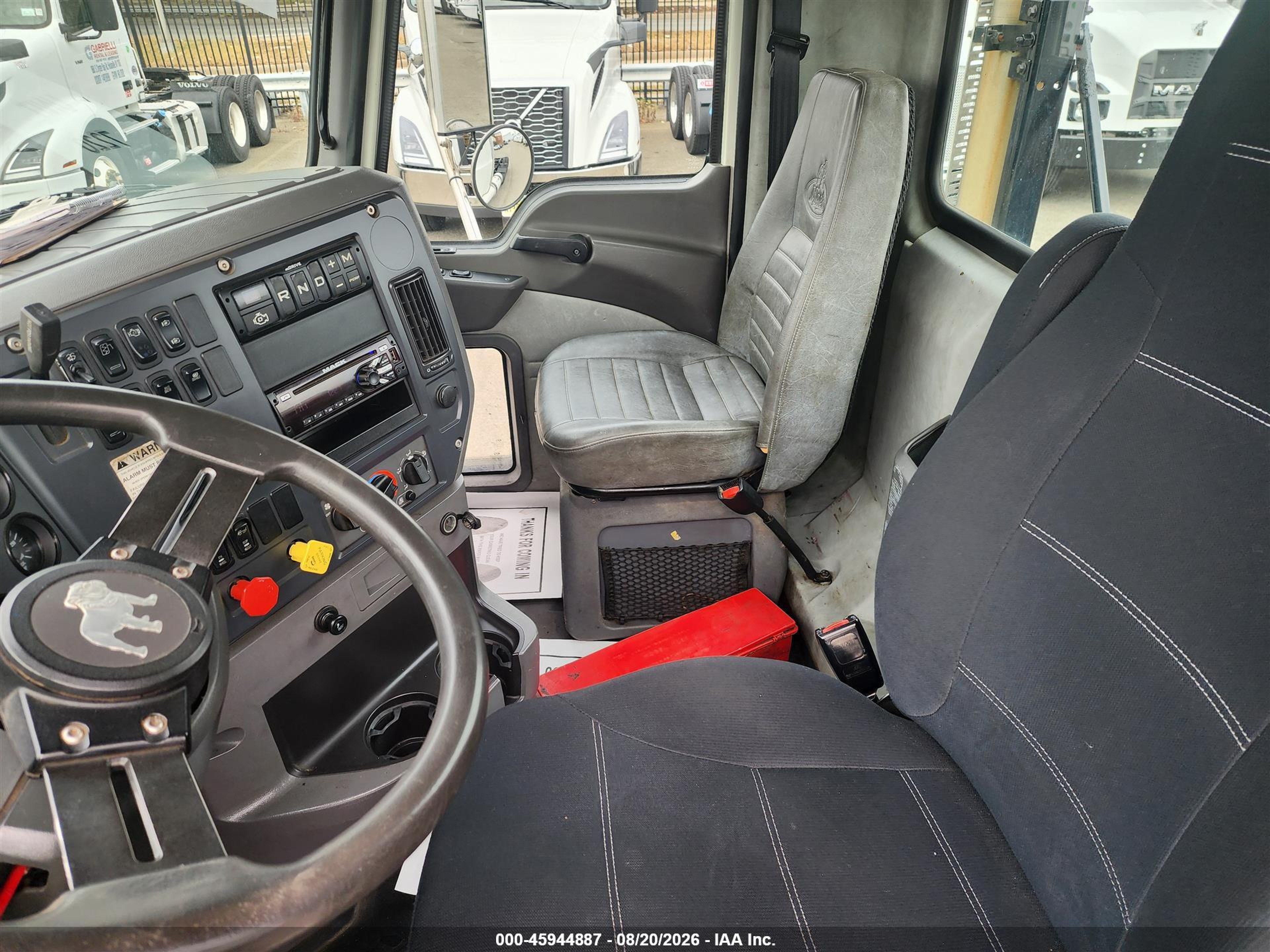 2016 Mack 600 Rd600 VIN 1M1AW09Y8GM077567 IAAI salvage auction — Normal Wear, Clear (New Jersey), sold $24,950 on 2026-09-18 (photo 7)