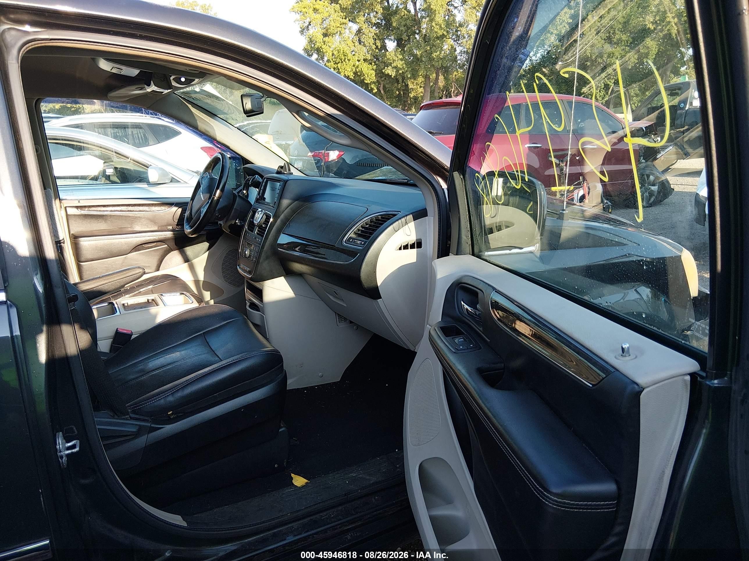 2012 Chrysler Town & country VIN 2C4RC1BG6CR306239 IAAI salvage auction — Front End, Wait Title, sold $350 on 2026-09-20 (photo 5)