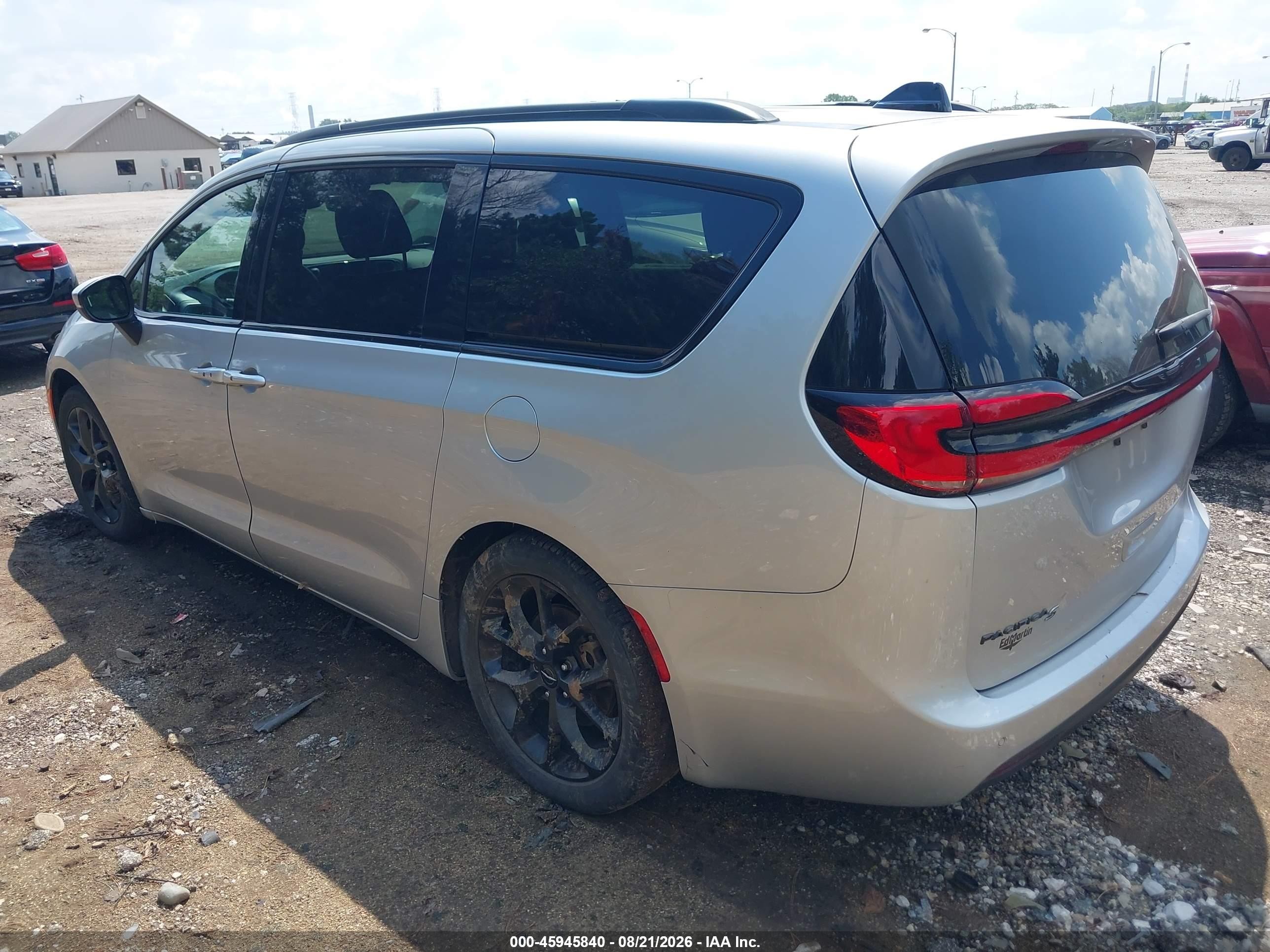 2023 Chrysler Pacifica VIN 2C4RC1BG5PR507958 IAAI salvage auction — Water/Flood, Wait Title, sold $6,500 on 2026-09-22 (photo 3)