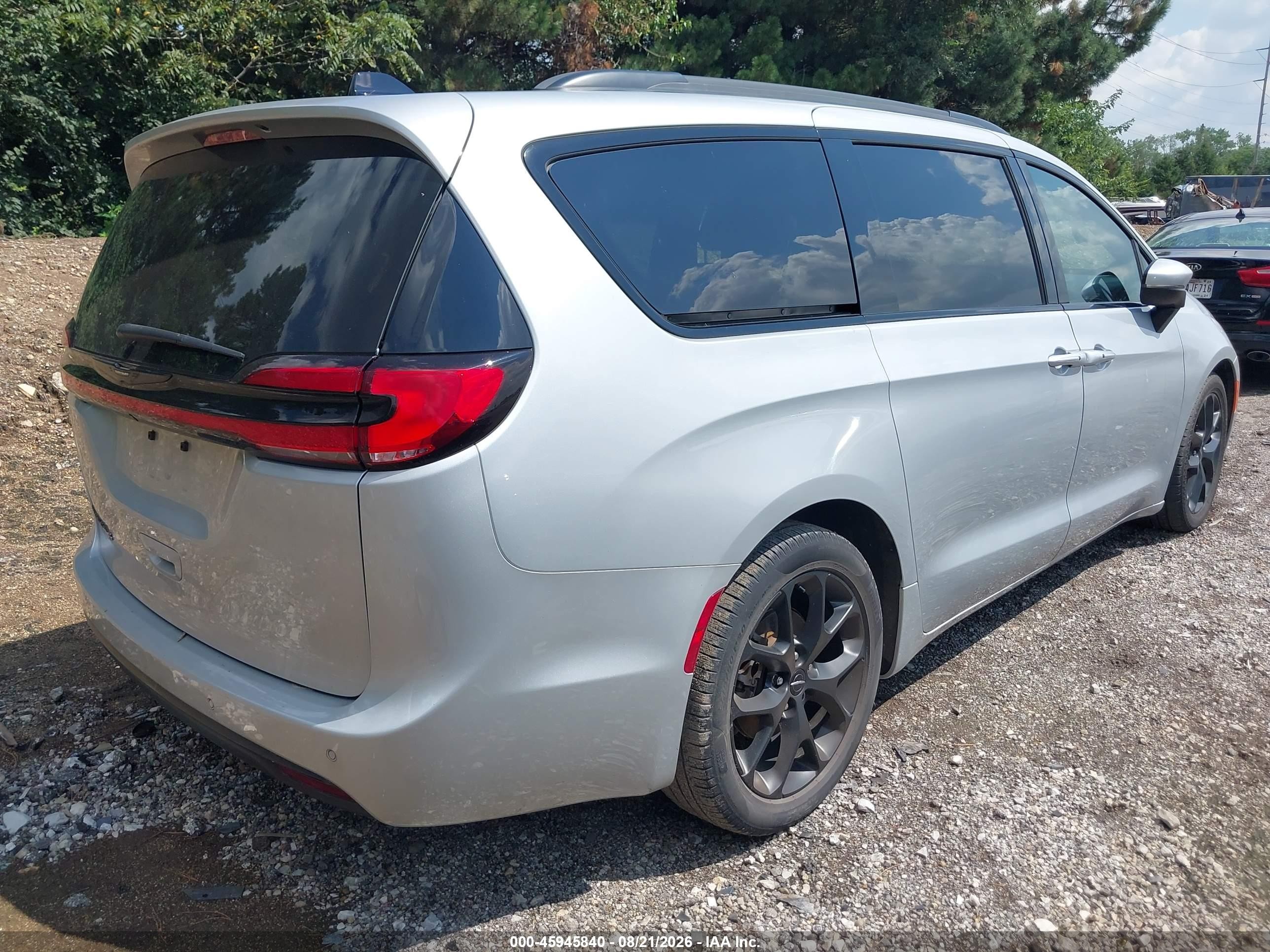 2023 Chrysler Pacifica VIN 2C4RC1BG5PR507958 IAAI salvage auction — Water/Flood, Wait Title, sold $6,500 on 2026-09-22 (photo 4)
