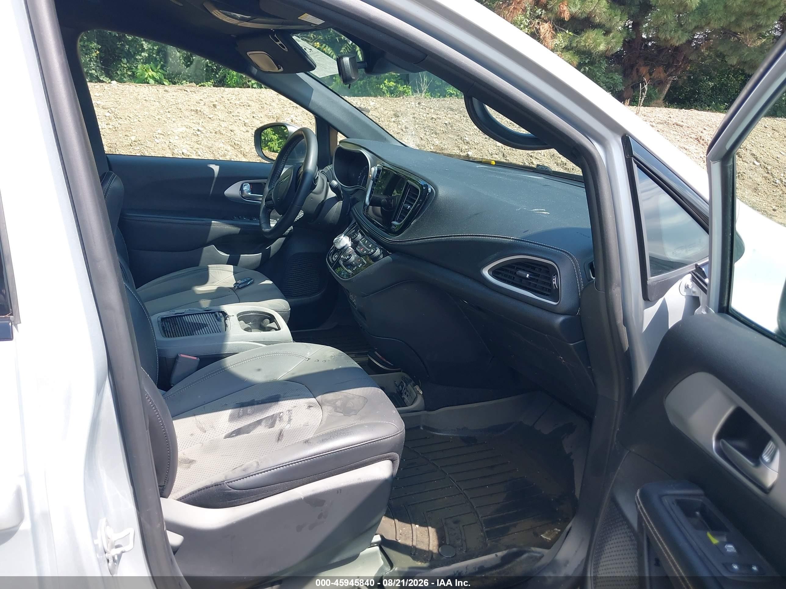 2023 Chrysler Pacifica VIN 2C4RC1BG5PR507958 IAAI salvage auction — Water/Flood, Wait Title, sold $6,500 on 2026-09-22 (photo 5)