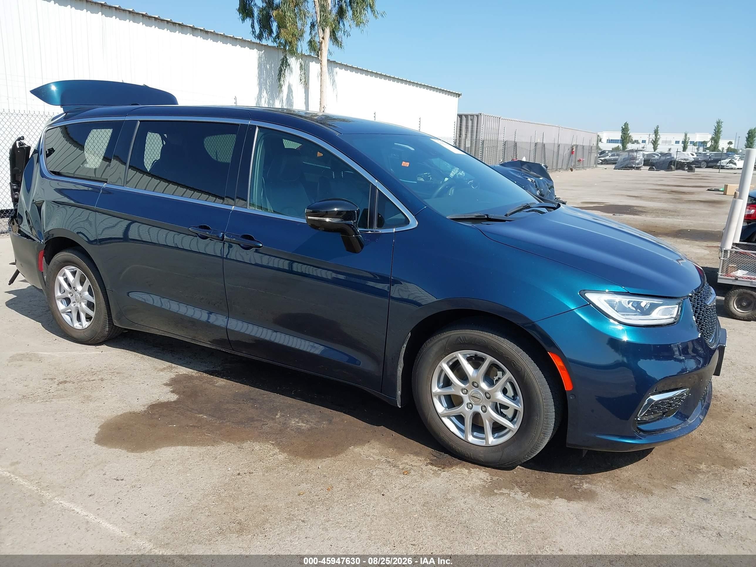 2025 Chrysler Pacifica VIN 2C4RC1BG4SR560420 — IAAI salvage auction photo