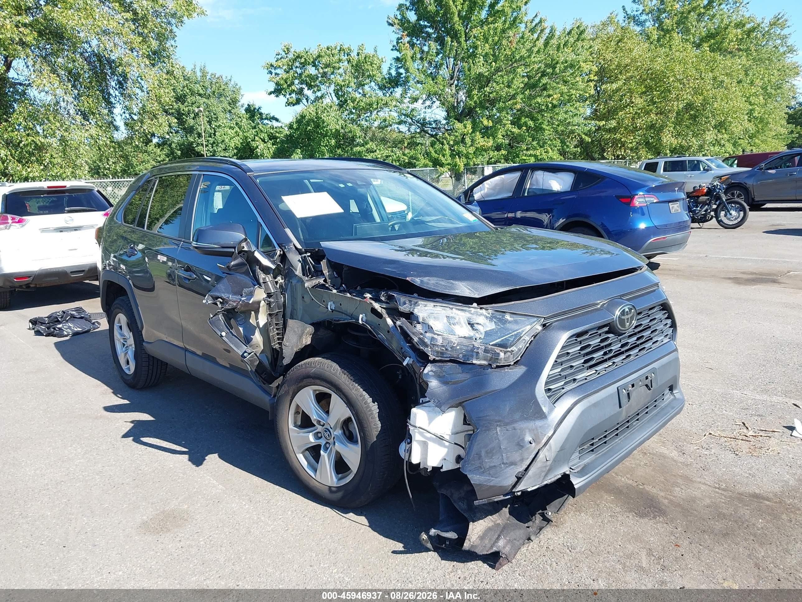 2019 Toyota RAV4 VIN 2T3P1RFV1KC008241 — IAAI salvage auction photo
