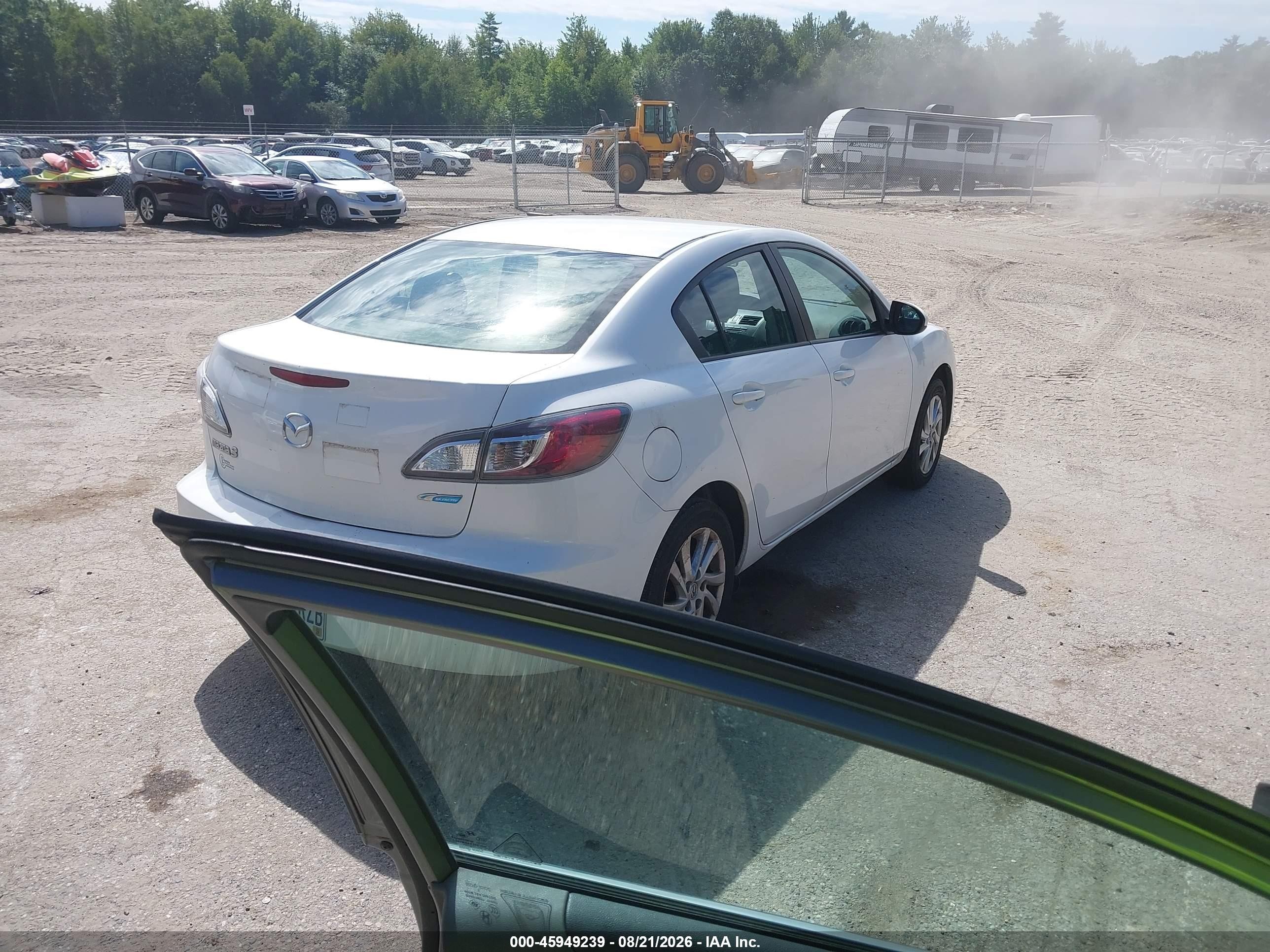2012 Mazda 3 VIN JM1BL1V89C1697798 IAAI salvage auction — Normal Wear, Original (Maine), sold $300 on 2026-09-08 (photo 4)