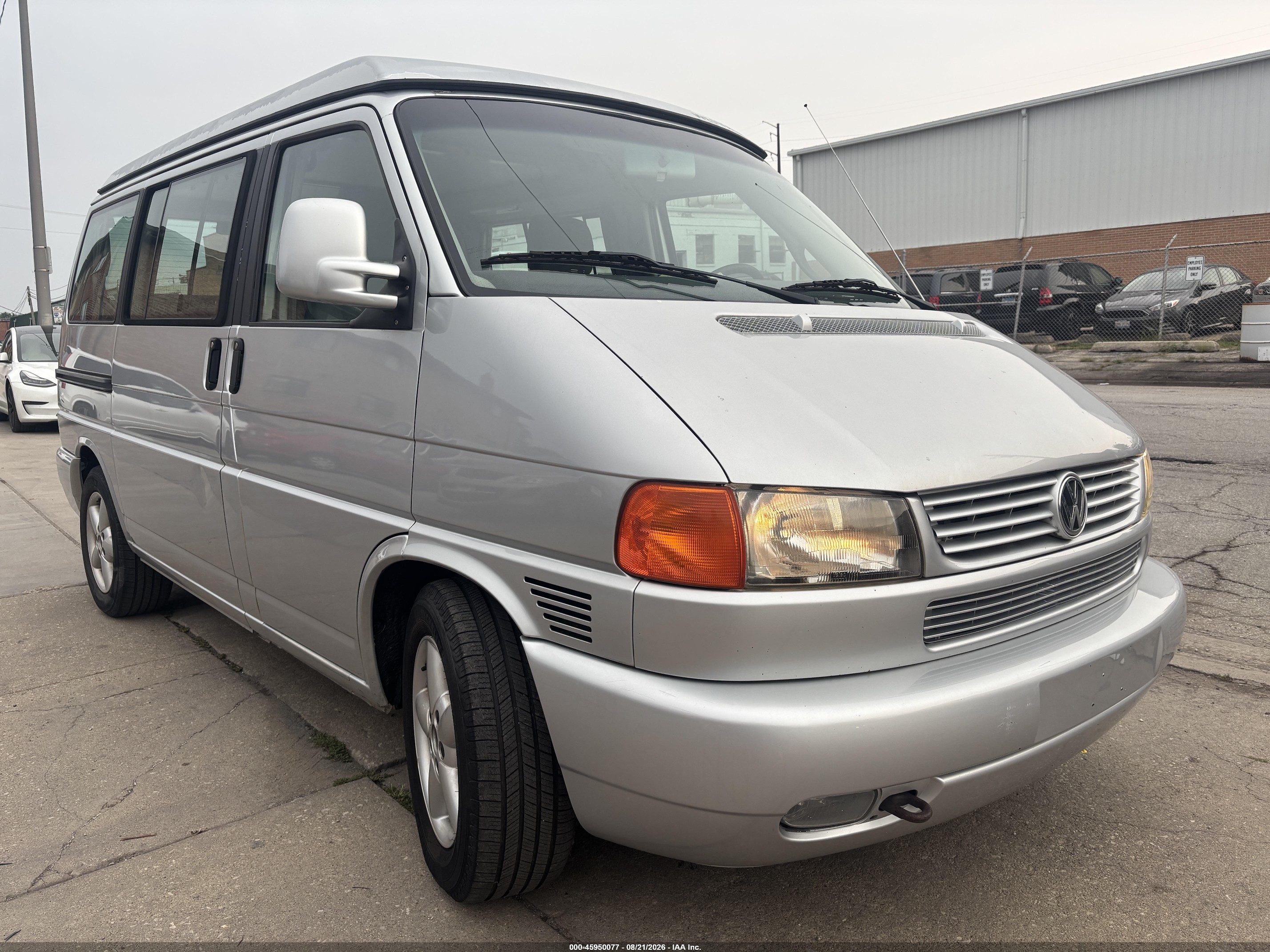 2002 Volkswagen Eurovan VIN WV2NB47052H097117 — IAAI salvage auction photo