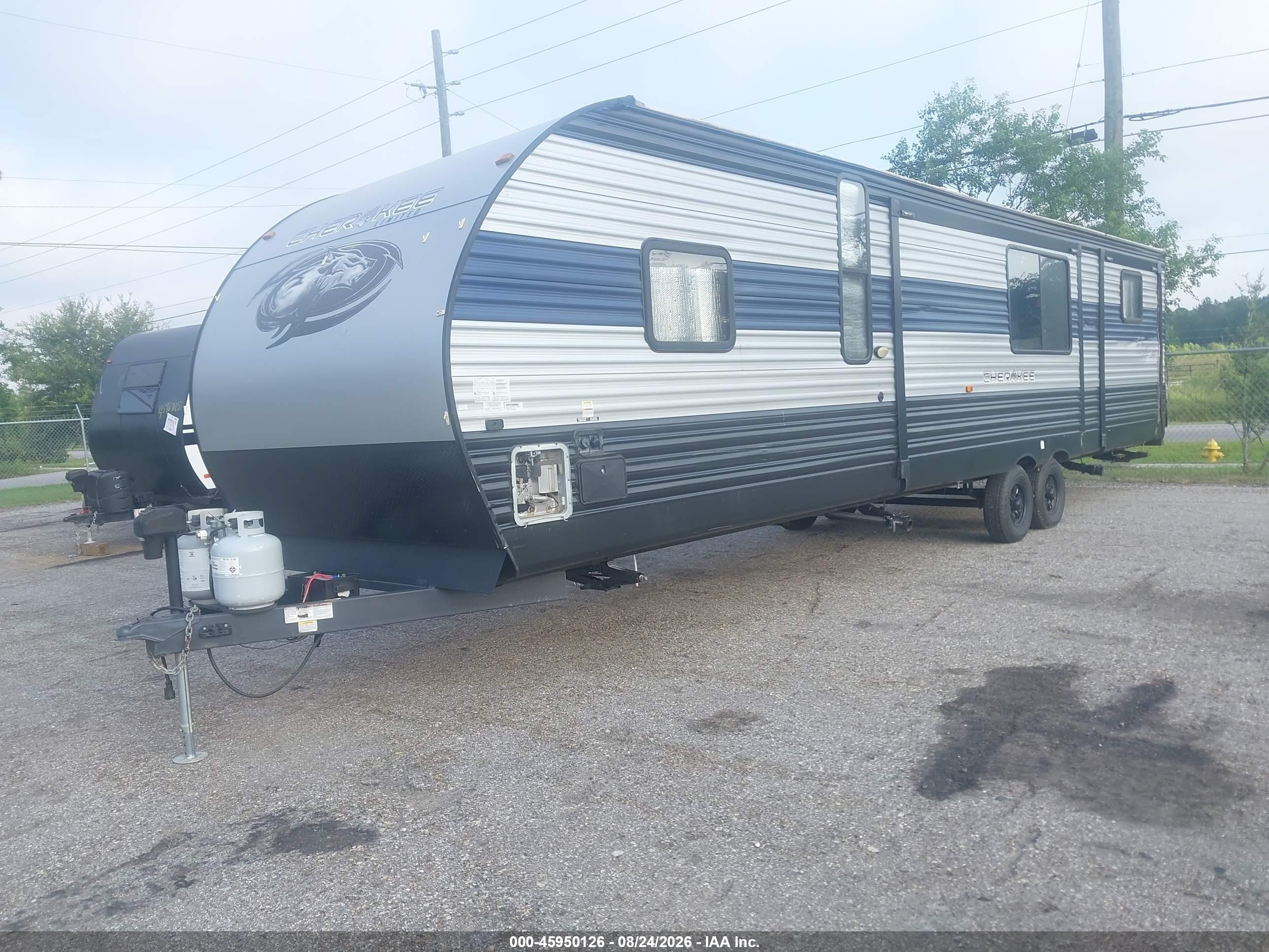 2022 Forest River Cherokee VIN 4X4TCKE24NX157856 IAAI salvage auction — Side, Rebuildable (Florida), sold $4,050 on 2026-09-19 (photo 2)