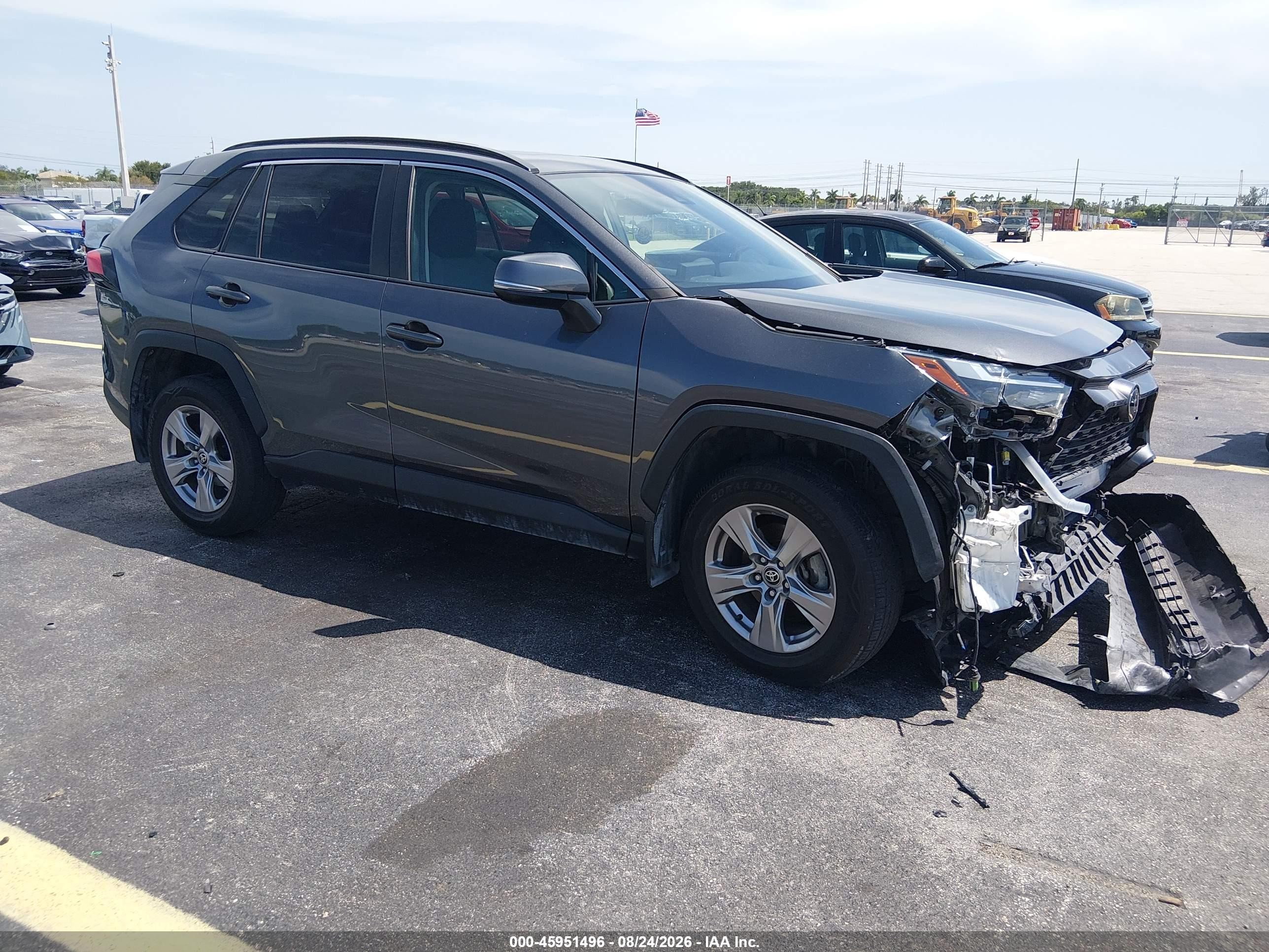 2022 Toyota RAV4 VIN 2T3W1RFV0NC188764 — IAAI salvage auction photo