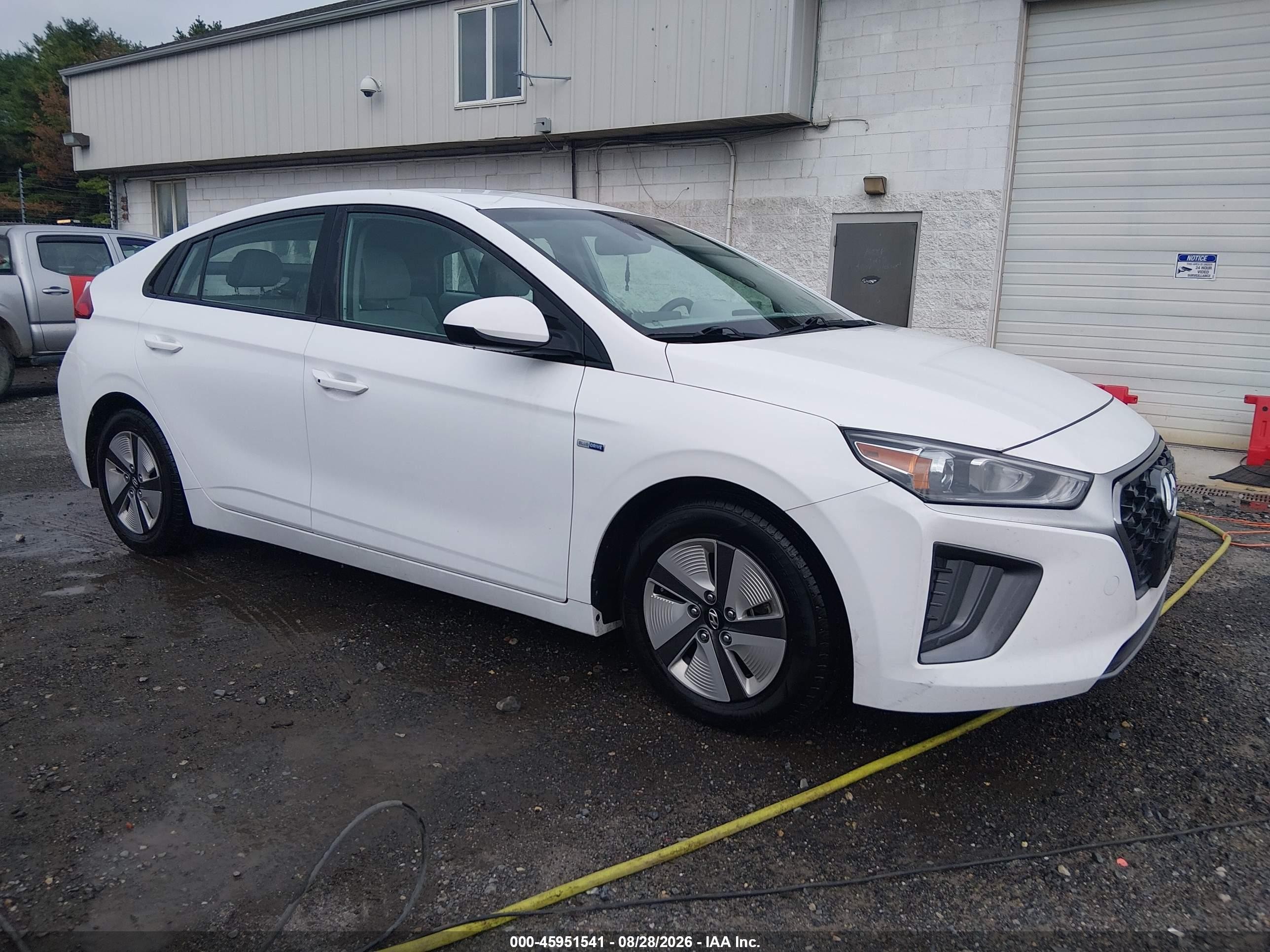 2020 Hyundai Ioniq Hybrid VIN KMHC65LC3LU219171 — IAAI salvage auction photo