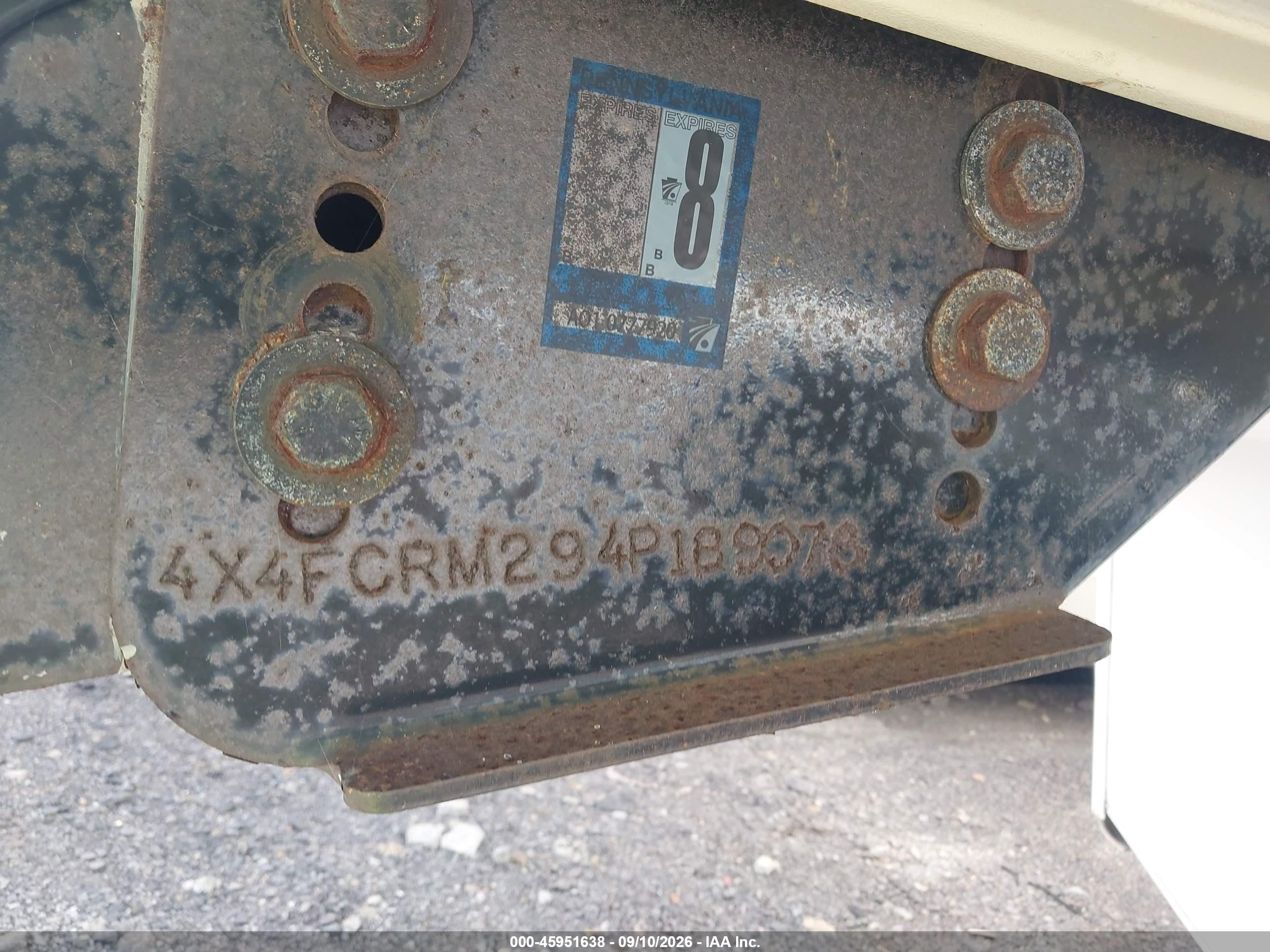 2004 Cedar Creek 36rlts 5th Whl Travel Trailer VIN 4X4FC4M294P189076 IAAI salvage auction — Front End, Salvage (Pennsylvania), sold $75 on 2026-10-06 (photo 9)